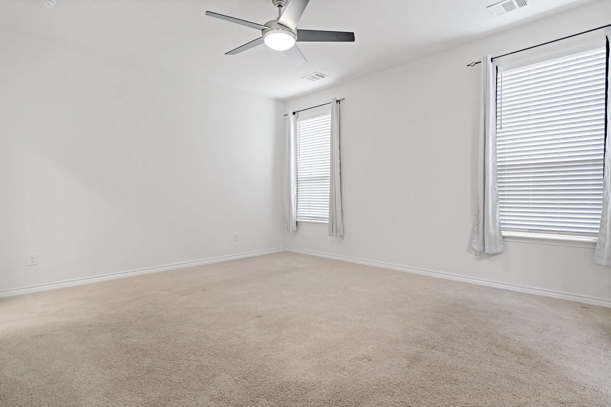 Single Family Residence For Rent in Denton County , 2632 Wesley Avenue, Aubrey, Texas 76227, 3 Bedroom, 2 Bathroom, 2 Garage spaces, 1,864 Sqft, built in 2018, mls#21382415, Real Estate Agent in Aubrey, Homes For Rent in Denton county, Homes For Rent in Aubrey, Realtor in Aubrey Texas, Real Estate Brokerage Independent Realty Texas, Luminita Cordes Realtor
