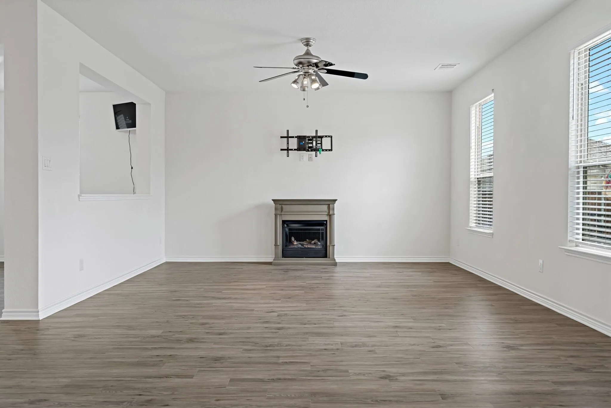 Single Family Residence For Rent in Denton County , 2632 Wesley Avenue, Aubrey, Texas 76227, 3 Bedroom, 2 Bathroom, 2 Garage spaces, 1,864 Sqft, built in 2018, mls#21382415, Real Estate Agent in Aubrey, Homes For Rent in Denton county, Homes For Rent in Aubrey, Realtor in Aubrey Texas, Real Estate Brokerage Independent Realty Texas, Luminita Cordes Realtor