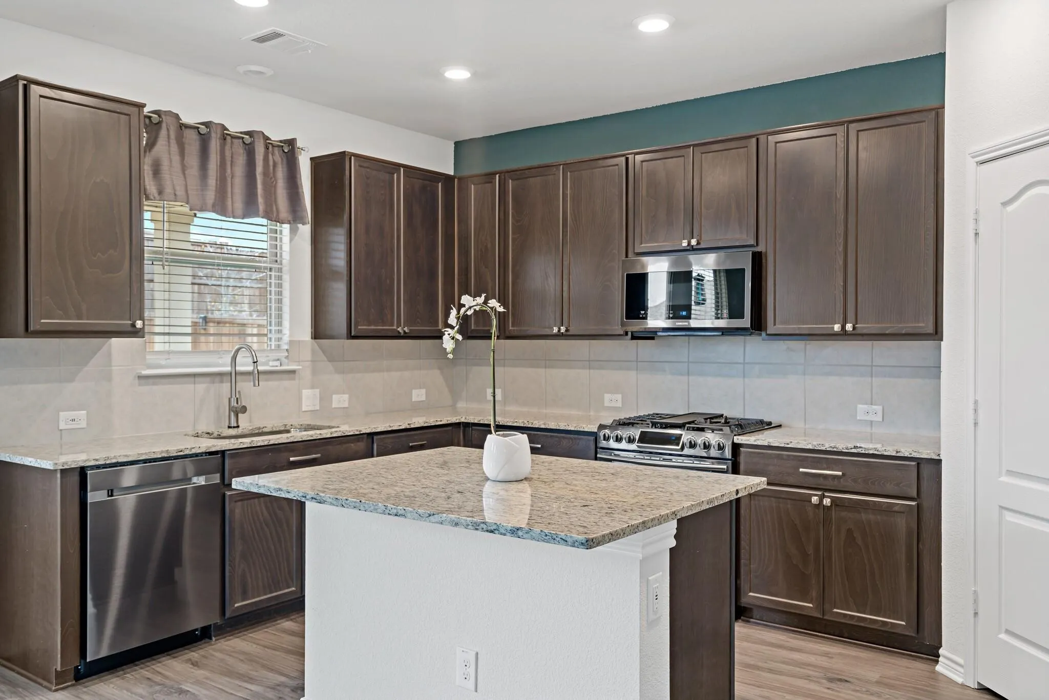 Single Family Residence For Rent in Denton County , 2632 Wesley Avenue, Aubrey, Texas 76227, 3 Bedroom, 2 Bathroom, 2 Garage spaces, 1,864 Sqft, built in 2018, mls#21382415, Real Estate Agent in Aubrey, Homes For Rent in Denton county, Homes For Rent in Aubrey, Realtor in Aubrey Texas, Real Estate Brokerage Independent Realty Texas, Luminita Cordes Realtor