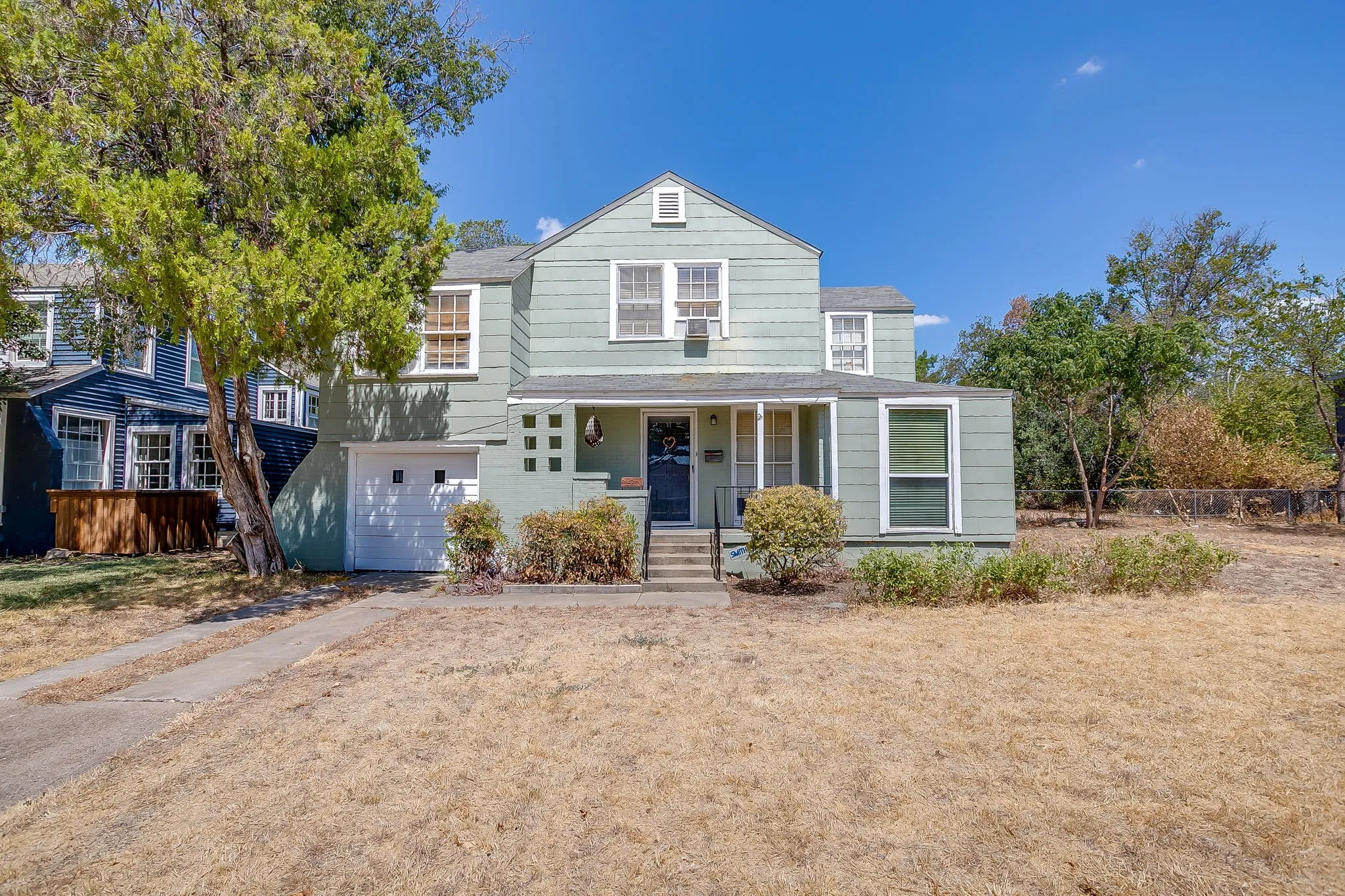 Single Family Residence For Sale in Tarrant County , 4314 Lovell Avenue, Fort Worth, Texas 76107, 3 Bedroom, 2 Bathroom, 1 Garage spaces, 1,460 Sqft, built in 1938, mls#21381536, Real Estate Agent in Fort Worth, Homes For Sale in Tarrant county, Homes For Sale in Fort Worth, Realtor in Fort Worth Texas, Real Estate Brokerage Independent Realty Texas, Luminita Cordes Realtor