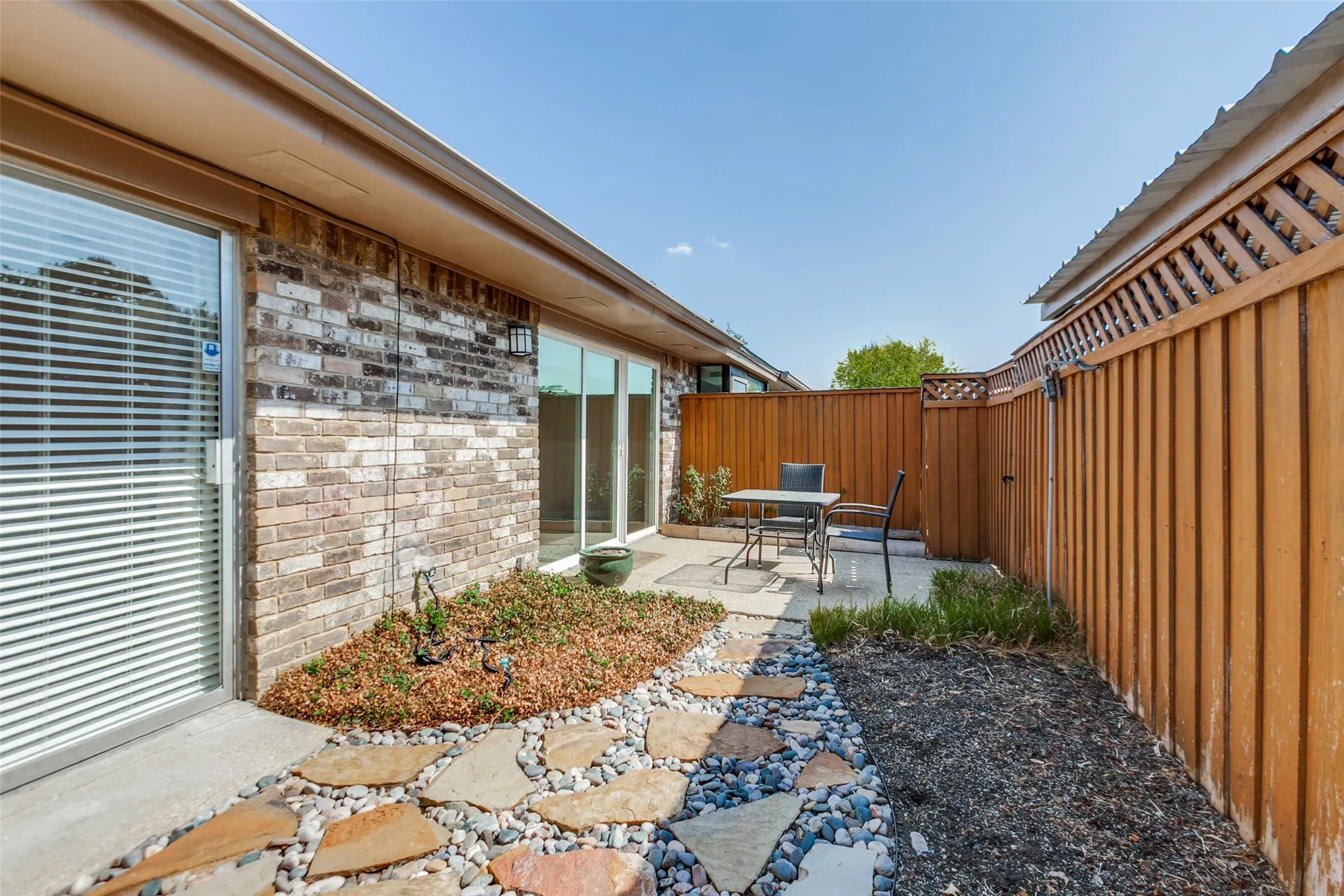 Townhouse For Sale in Dallas County , 10732 Pagewood Drive 48, Dallas, Texas 75230, 2 Bedroom, 2 Bathroom, Garage spaces, 1,210 Sqft, built in 1972, mls#21379449, Real Estate Agent in Dallas, Homes For Sale in Dallas county, Homes For Sale in Dallas, Realtor in Dallas Texas, Real Estate Brokerage Independent Realty Texas, Luminita Cordes Realtor