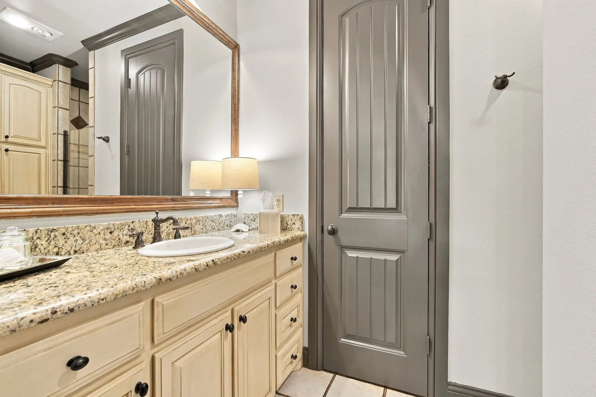 Ensutie Bathroom #2