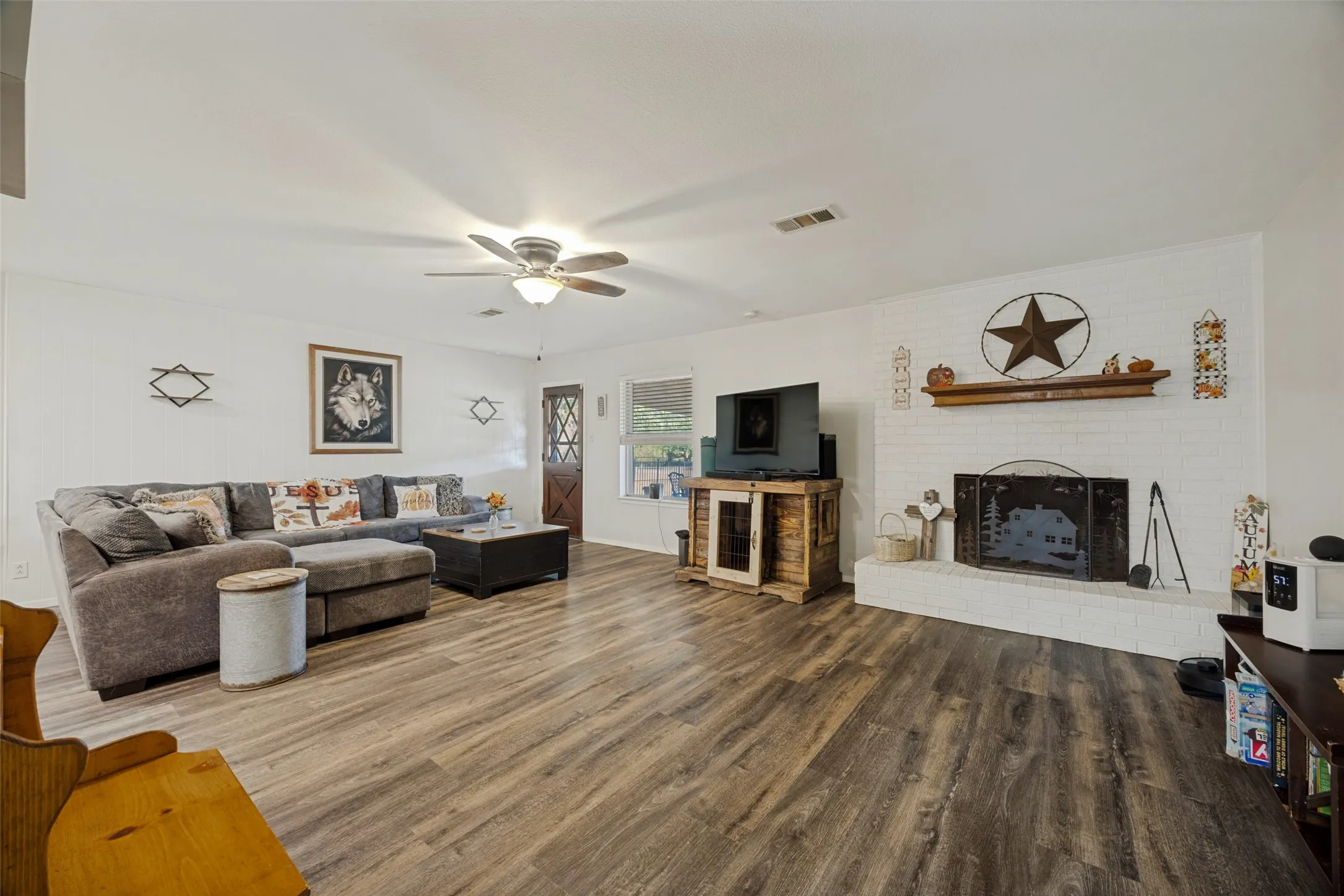 Single Family Residence For Sale in Grayson County , 5105 Rolling Hills Drive, Sherman, Texas 75092, 3 Bedroom, 2 Bathroom, Garage spaces, 1,650 Sqft, built in 1978, mls#21370113, Real Estate Agent in Sherman, Homes For Sale in Grayson county, Homes For Sale in Sherman, Realtor in Sherman Texas, Real Estate Brokerage Independent Realty Texas, Luminita Cordes Realtor