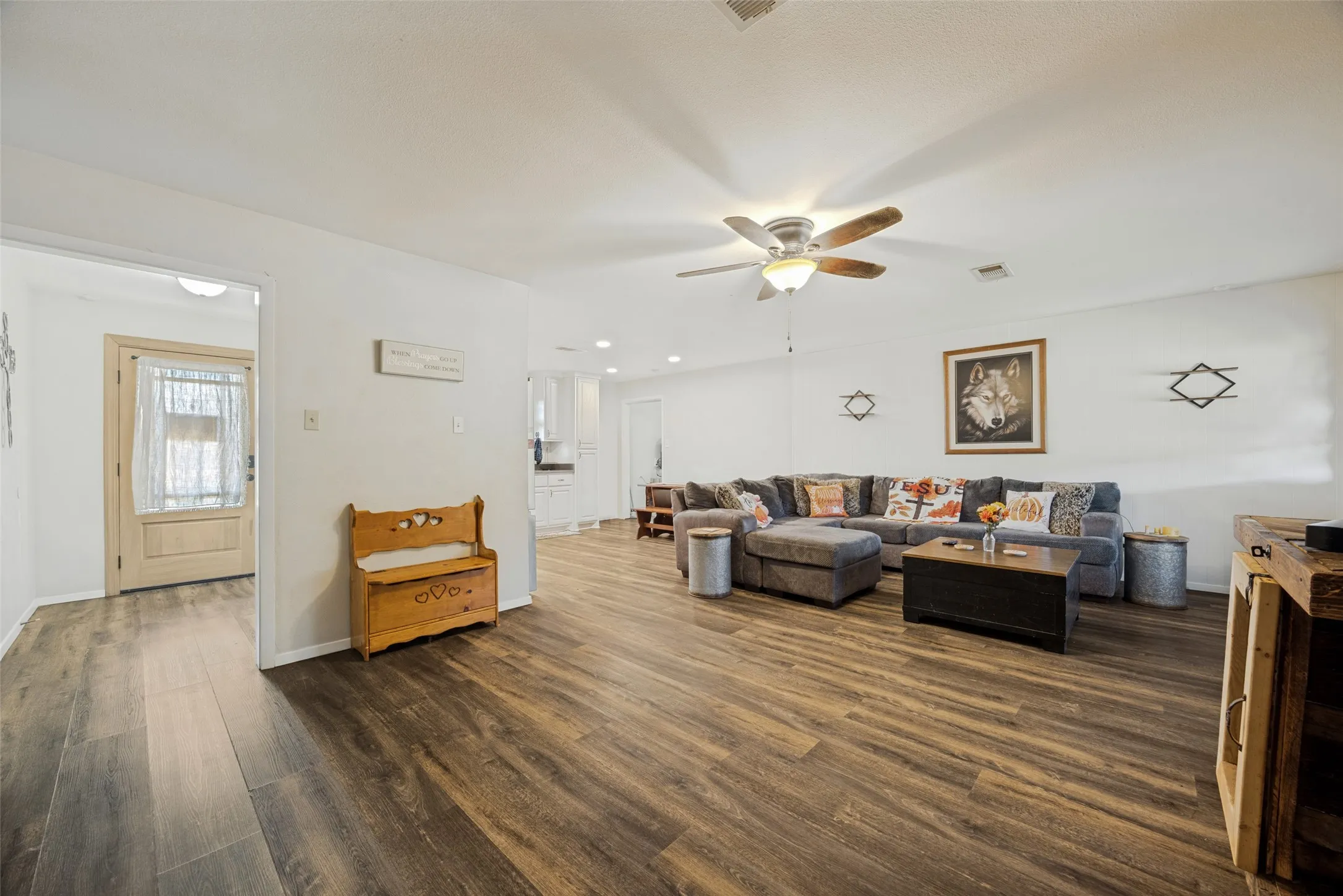 Single Family Residence For Sale in Grayson County , 5105 Rolling Hills Drive, Sherman, Texas 75092, 3 Bedroom, 2 Bathroom, Garage spaces, 1,650 Sqft, built in 1978, mls#21370113, Real Estate Agent in Sherman, Homes For Sale in Grayson county, Homes For Sale in Sherman, Realtor in Sherman Texas, Real Estate Brokerage Independent Realty Texas, Luminita Cordes Realtor
