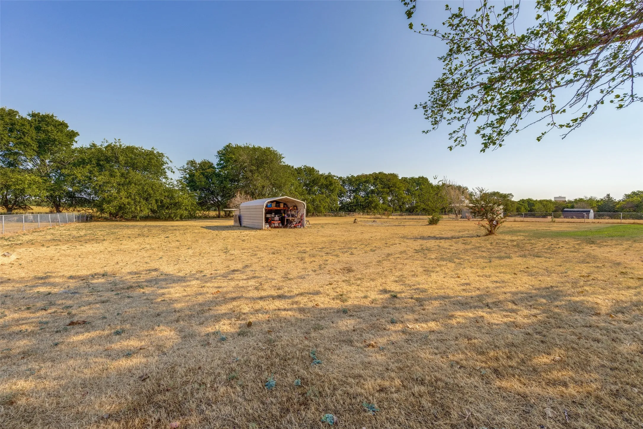 Single Family Residence For Sale in Grayson County , 5105 Rolling Hills Drive, Sherman, Texas 75092, 3 Bedroom, 2 Bathroom, Garage spaces, 1,650 Sqft, built in 1978, mls#21370113, Real Estate Agent in Sherman, Homes For Sale in Grayson county, Homes For Sale in Sherman, Realtor in Sherman Texas, Real Estate Brokerage Independent Realty Texas, Luminita Cordes Realtor