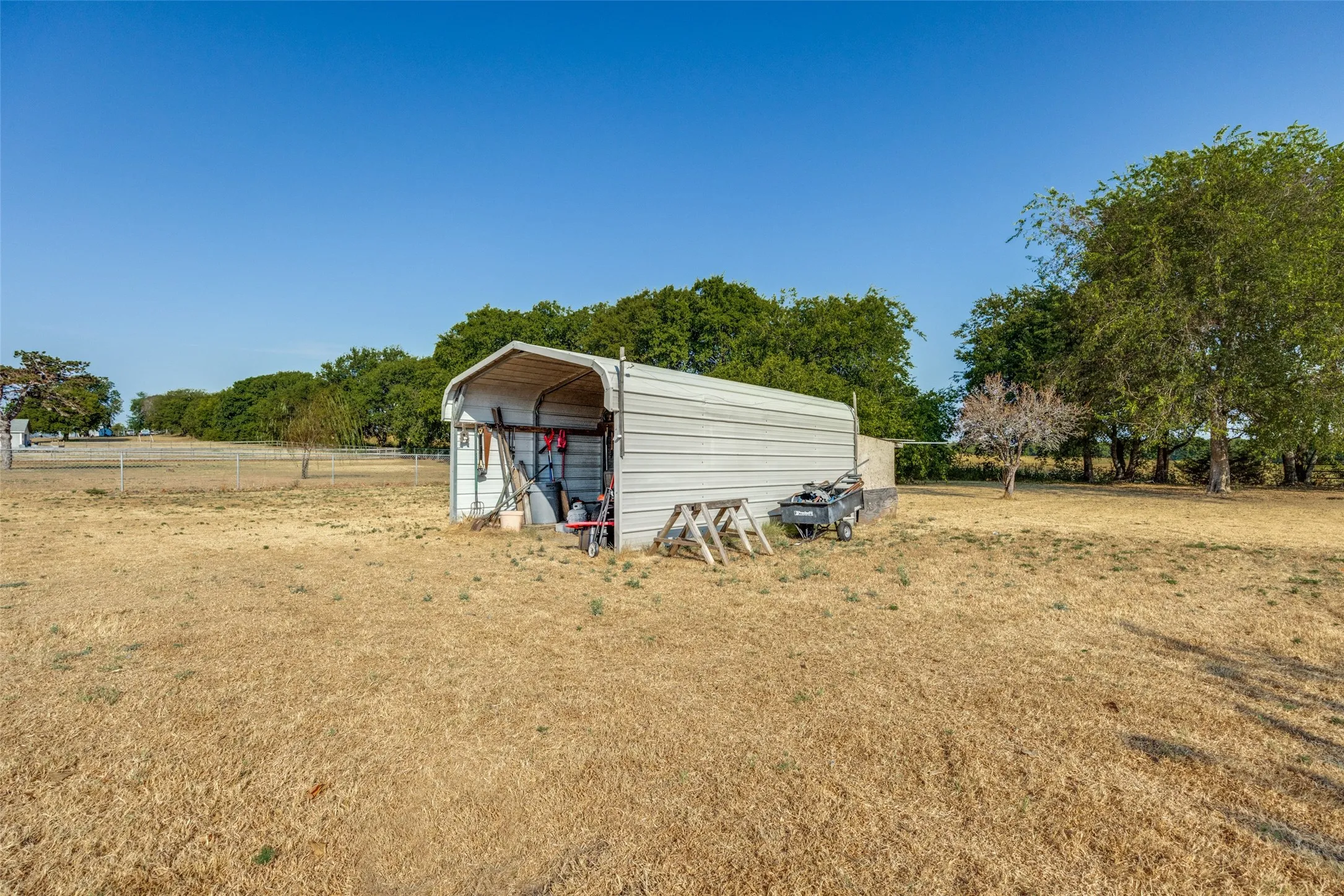 Single Family Residence For Sale in Grayson County , 5105 Rolling Hills Drive, Sherman, Texas 75092, 3 Bedroom, 2 Bathroom, Garage spaces, 1,650 Sqft, built in 1978, mls#21370113, Real Estate Agent in Sherman, Homes For Sale in Grayson county, Homes For Sale in Sherman, Realtor in Sherman Texas, Real Estate Brokerage Independent Realty Texas, Luminita Cordes Realtor