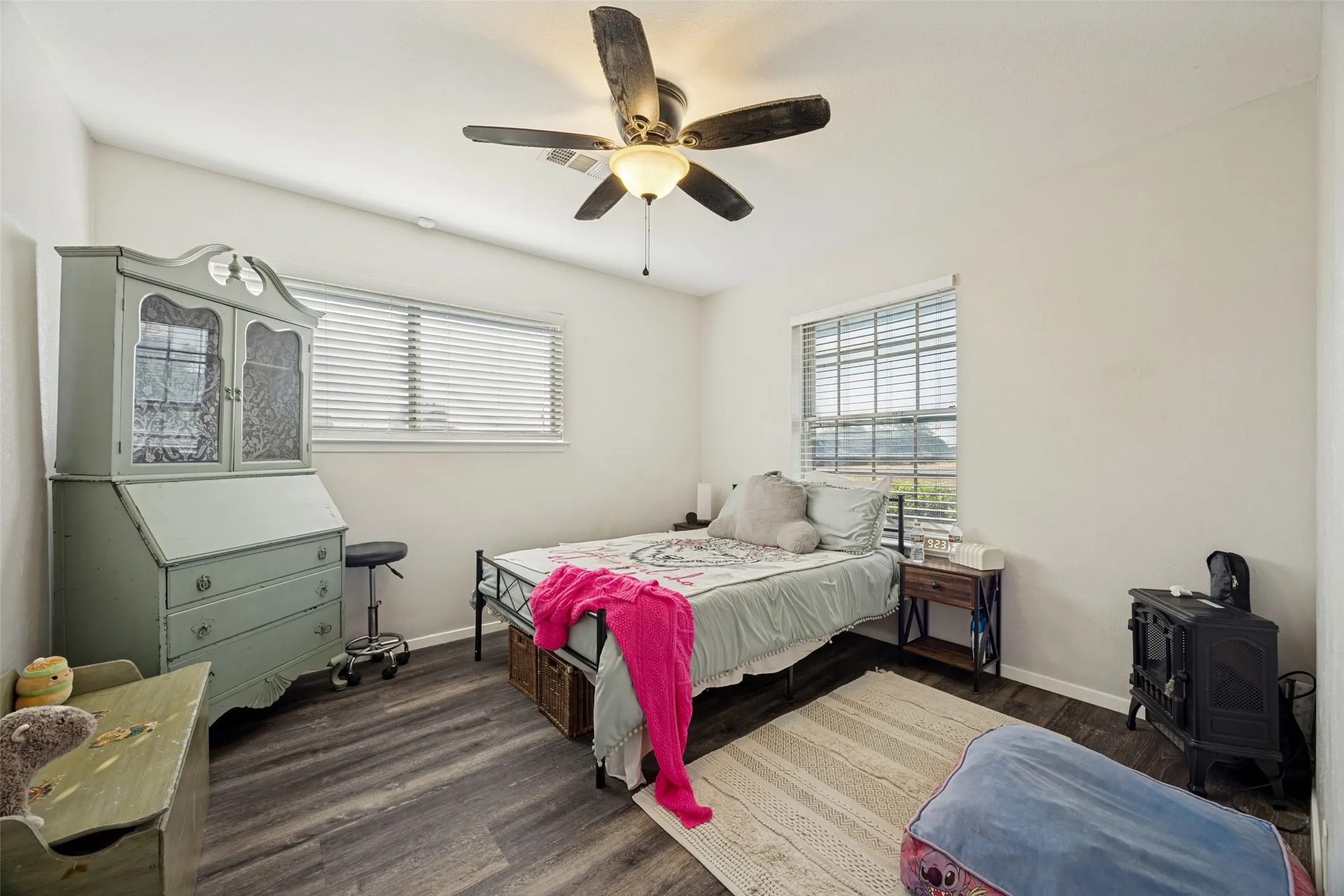 Single Family Residence For Sale in Grayson County , 5105 Rolling Hills Drive, Sherman, Texas 75092, 3 Bedroom, 2 Bathroom, Garage spaces, 1,650 Sqft, built in 1978, mls#21370113, Real Estate Agent in Sherman, Homes For Sale in Grayson county, Homes For Sale in Sherman, Realtor in Sherman Texas, Real Estate Brokerage Independent Realty Texas, Luminita Cordes Realtor