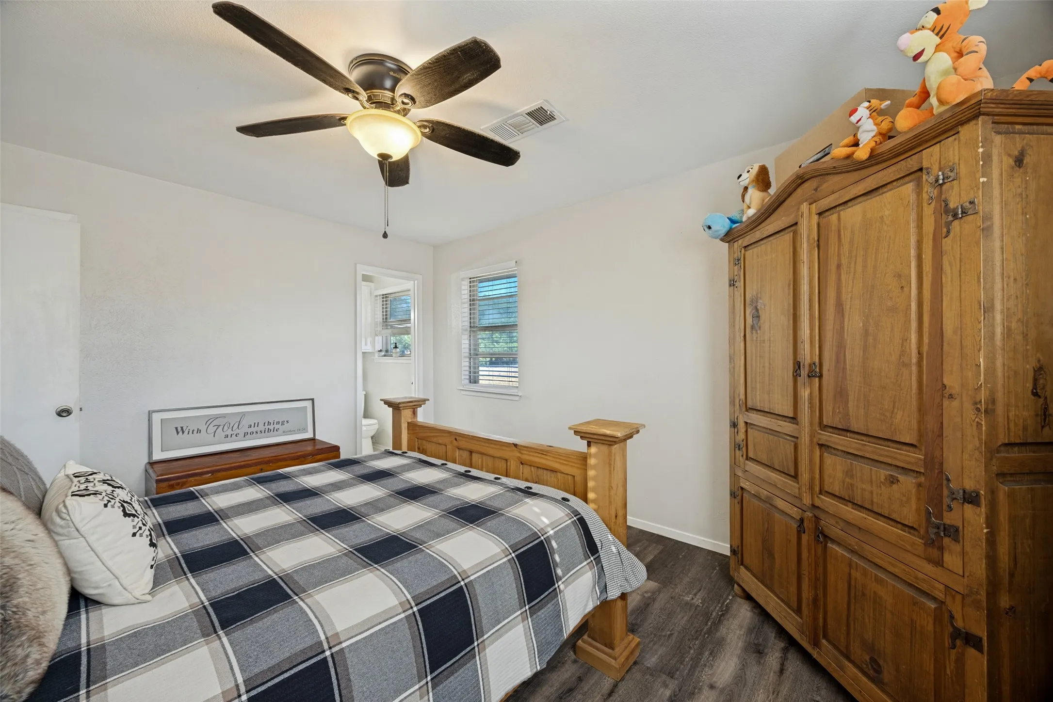 Single Family Residence For Sale in Grayson County , 5105 Rolling Hills Drive, Sherman, Texas 75092, 3 Bedroom, 2 Bathroom, Garage spaces, 1,650 Sqft, built in 1978, mls#21370113, Real Estate Agent in Sherman, Homes For Sale in Grayson county, Homes For Sale in Sherman, Realtor in Sherman Texas, Real Estate Brokerage Independent Realty Texas, Luminita Cordes Realtor