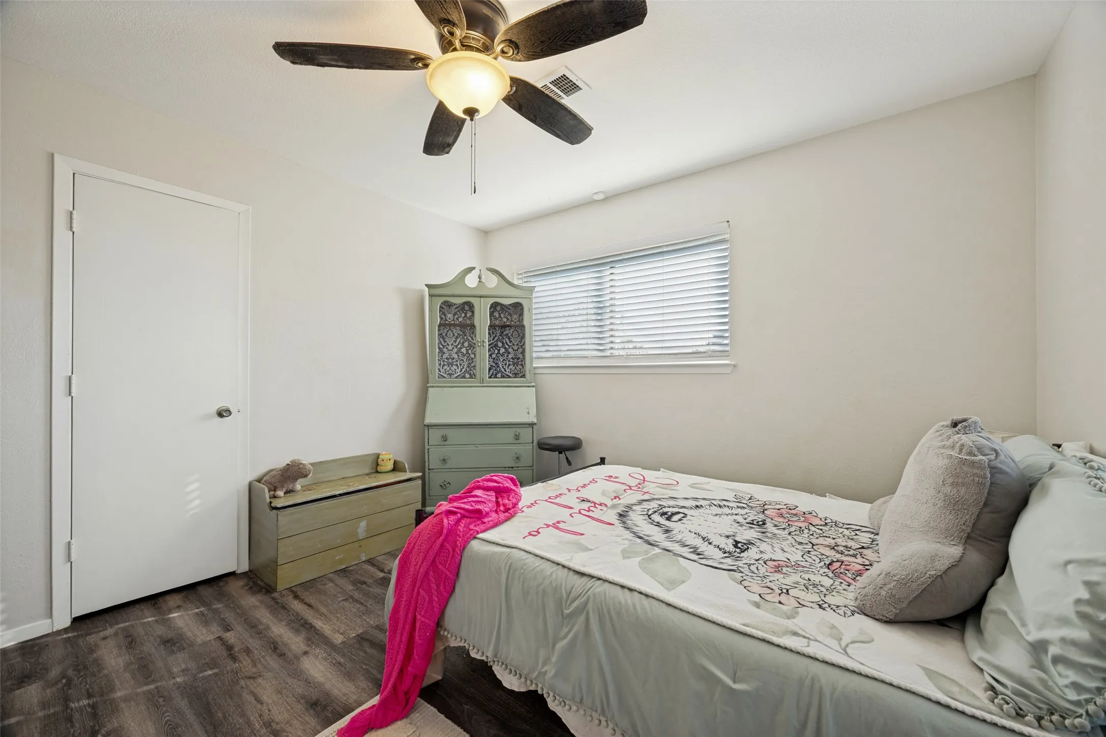 Single Family Residence For Sale in Grayson County , 5105 Rolling Hills Drive, Sherman, Texas 75092, 3 Bedroom, 2 Bathroom, Garage spaces, 1,650 Sqft, built in 1978, mls#21370113, Real Estate Agent in Sherman, Homes For Sale in Grayson county, Homes For Sale in Sherman, Realtor in Sherman Texas, Real Estate Brokerage Independent Realty Texas, Luminita Cordes Realtor