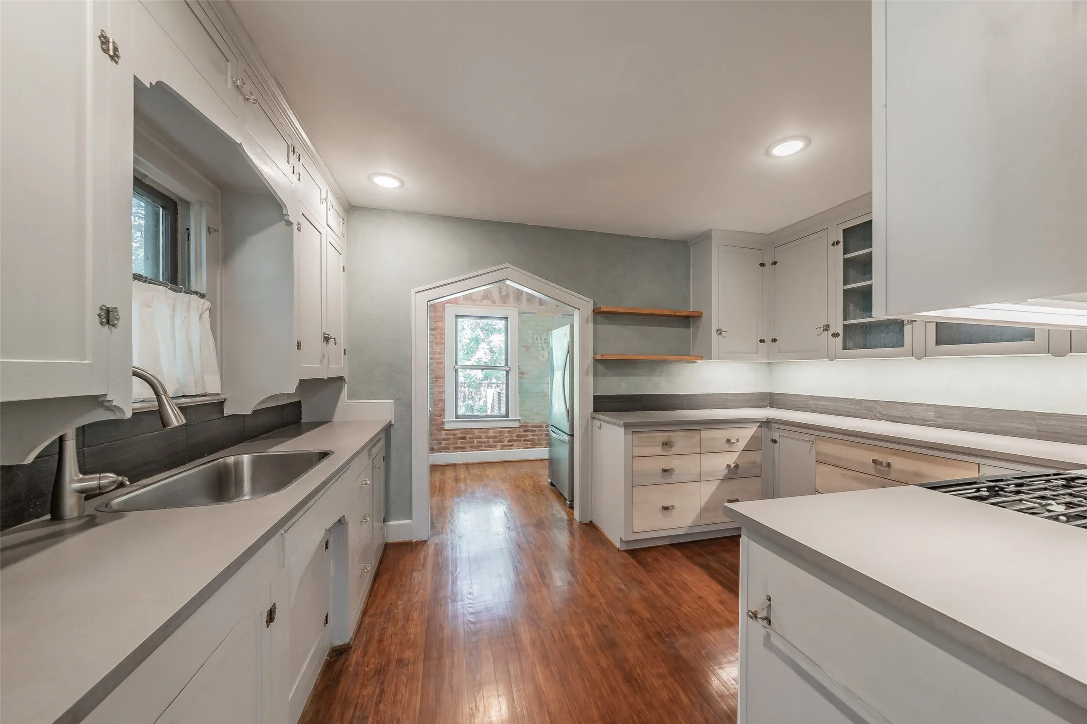 Single Family Residence For Sale in Dallas County , 1411 Rosemon Avenue, Carrollton, Texas 75006, 2 Bedroom, 1 Bathroom, Garage spaces, 1,180 Sqft, built in 1934, mls#21381577, Real Estate Agent in Carrollton, Homes For Sale in Dallas county, Homes For Sale in Carrollton, Realtor in Carrollton Texas, Real Estate Brokerage Independent Realty Texas, Luminita Cordes Realtor