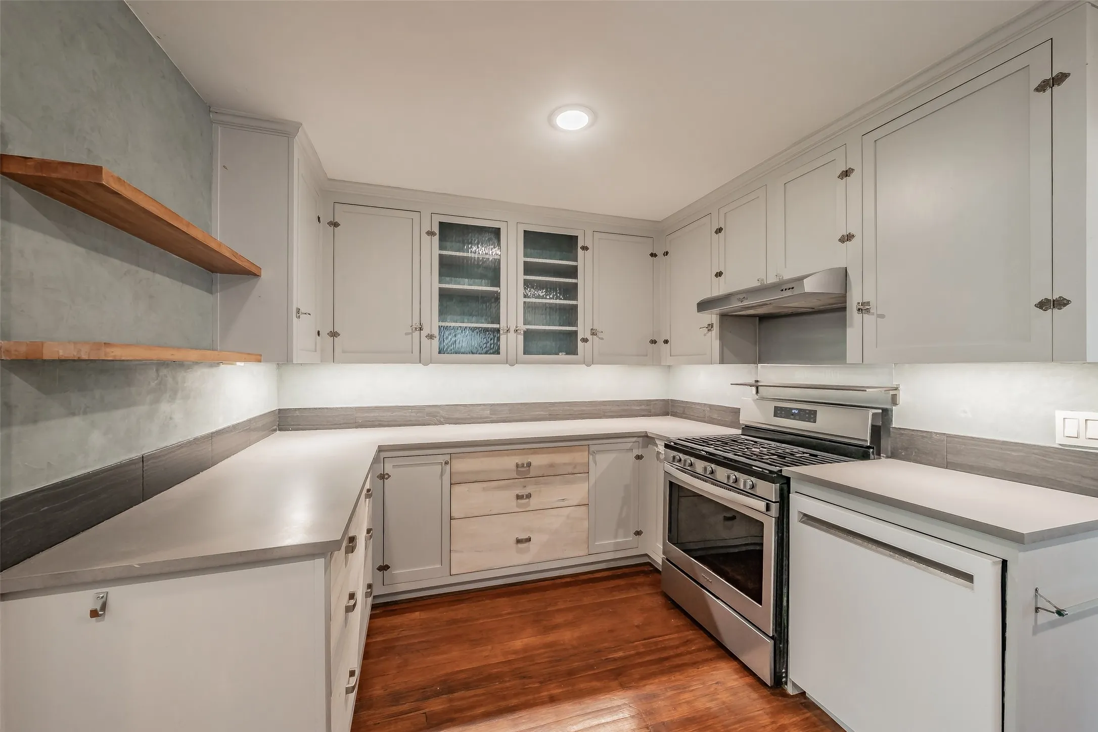 Single Family Residence For Sale in Dallas County , 1411 Rosemon Avenue, Carrollton, Texas 75006, 2 Bedroom, 1 Bathroom, Garage spaces, 1,180 Sqft, built in 1934, mls#21381577, Real Estate Agent in Carrollton, Homes For Sale in Dallas county, Homes For Sale in Carrollton, Realtor in Carrollton Texas, Real Estate Brokerage Independent Realty Texas, Luminita Cordes Realtor