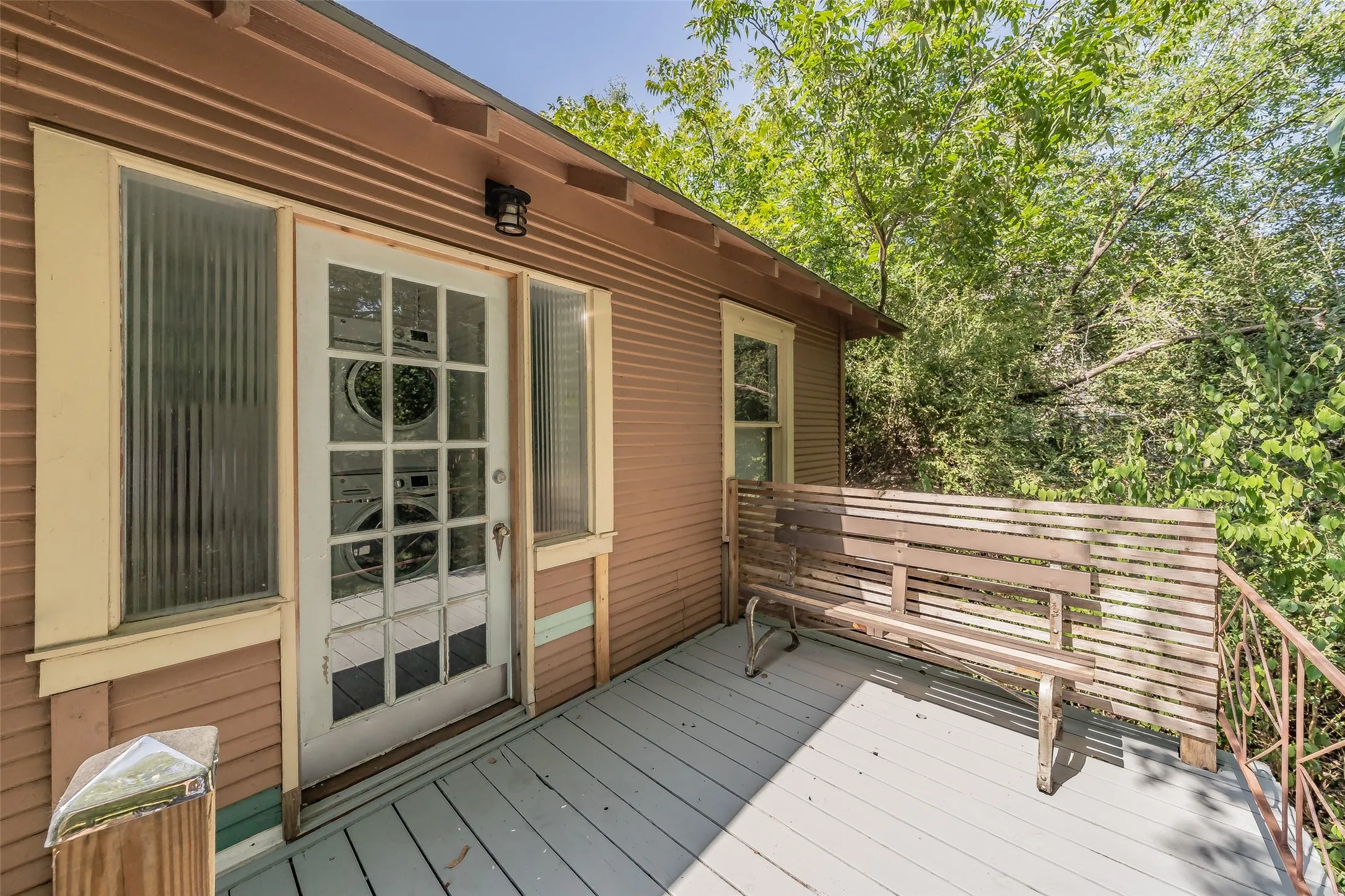 Single Family Residence For Sale in Dallas County , 1411 Rosemon Avenue, Carrollton, Texas 75006, 2 Bedroom, 1 Bathroom, Garage spaces, 1,180 Sqft, built in 1934, mls#21381577, Real Estate Agent in Carrollton, Homes For Sale in Dallas county, Homes For Sale in Carrollton, Realtor in Carrollton Texas, Real Estate Brokerage Independent Realty Texas, Luminita Cordes Realtor
