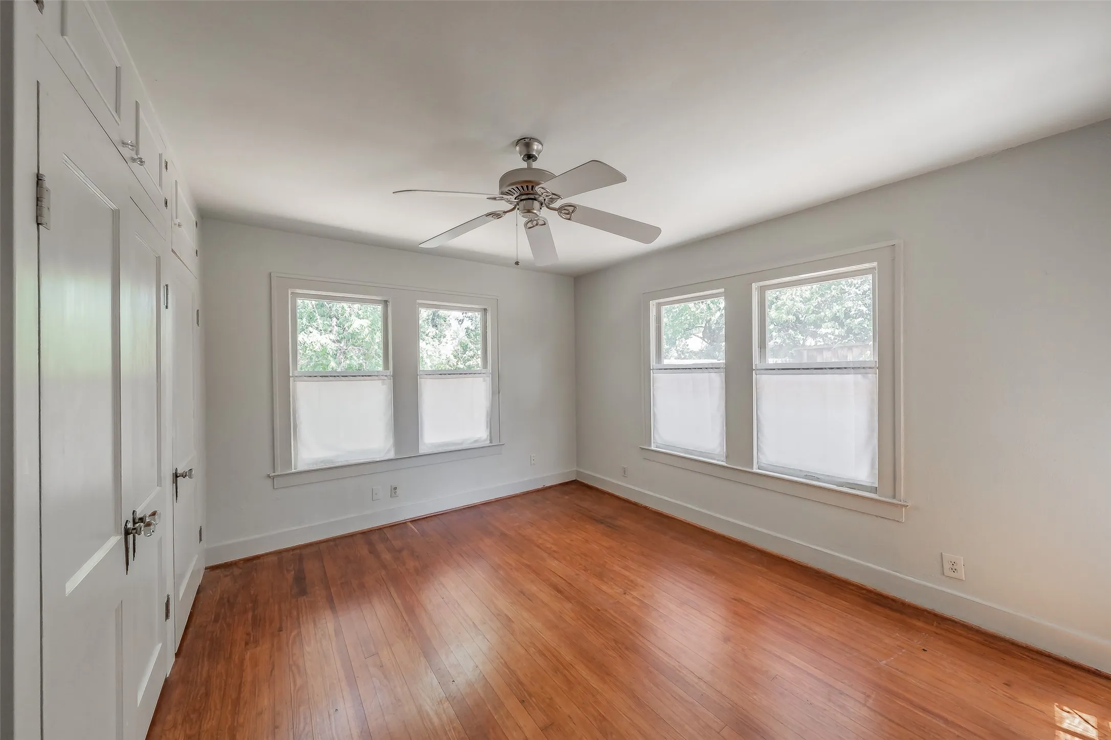 Single Family Residence For Sale in Dallas County , 1411 Rosemon Avenue, Carrollton, Texas 75006, 2 Bedroom, 1 Bathroom, Garage spaces, 1,180 Sqft, built in 1934, mls#21381577, Real Estate Agent in Carrollton, Homes For Sale in Dallas county, Homes For Sale in Carrollton, Realtor in Carrollton Texas, Real Estate Brokerage Independent Realty Texas, Luminita Cordes Realtor