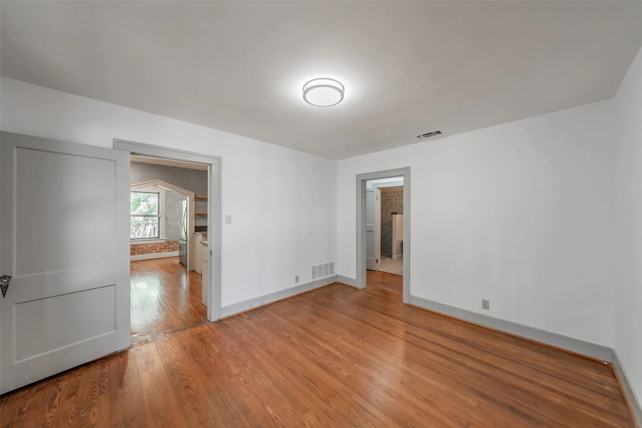 Single Family Residence For Sale in Dallas County , 1411 Rosemon Avenue, Carrollton, Texas 75006, 2 Bedroom, 1 Bathroom, Garage spaces, 1,180 Sqft, built in 1934, mls#21381577, Real Estate Agent in Carrollton, Homes For Sale in Dallas county, Homes For Sale in Carrollton, Realtor in Carrollton Texas, Real Estate Brokerage Independent Realty Texas, Luminita Cordes Realtor