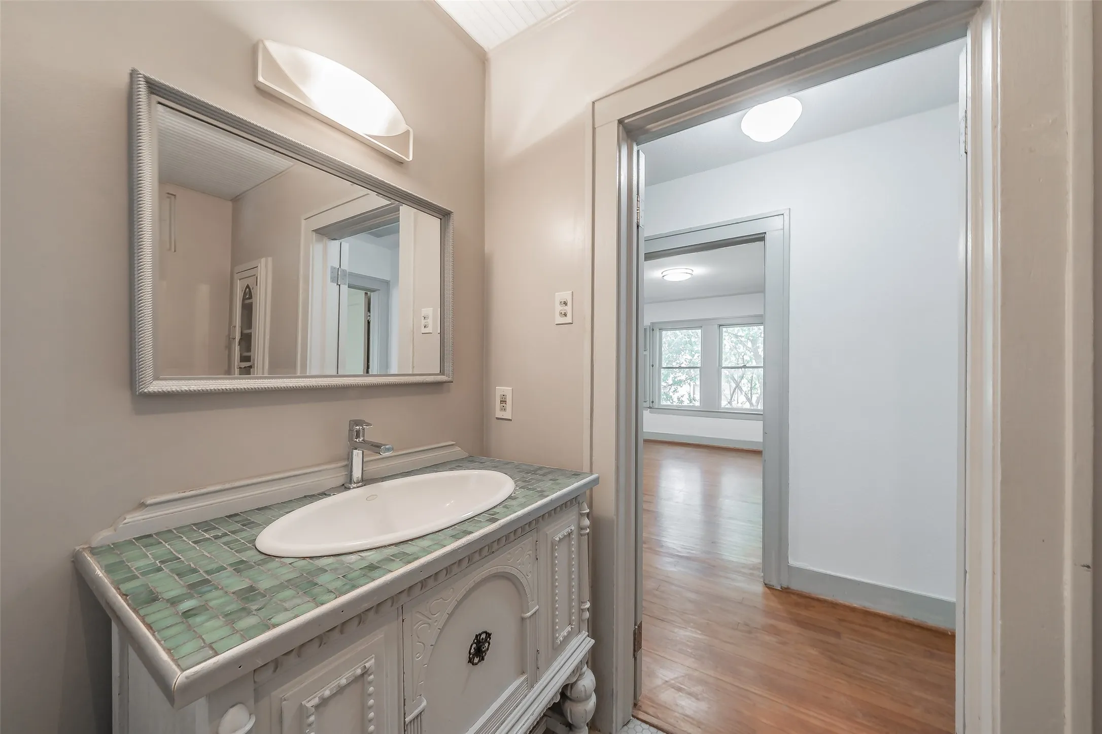 Single Family Residence For Sale in Dallas County , 1411 Rosemon Avenue, Carrollton, Texas 75006, 2 Bedroom, 1 Bathroom, Garage spaces, 1,180 Sqft, built in 1934, mls#21381577, Real Estate Agent in Carrollton, Homes For Sale in Dallas county, Homes For Sale in Carrollton, Realtor in Carrollton Texas, Real Estate Brokerage Independent Realty Texas, Luminita Cordes Realtor