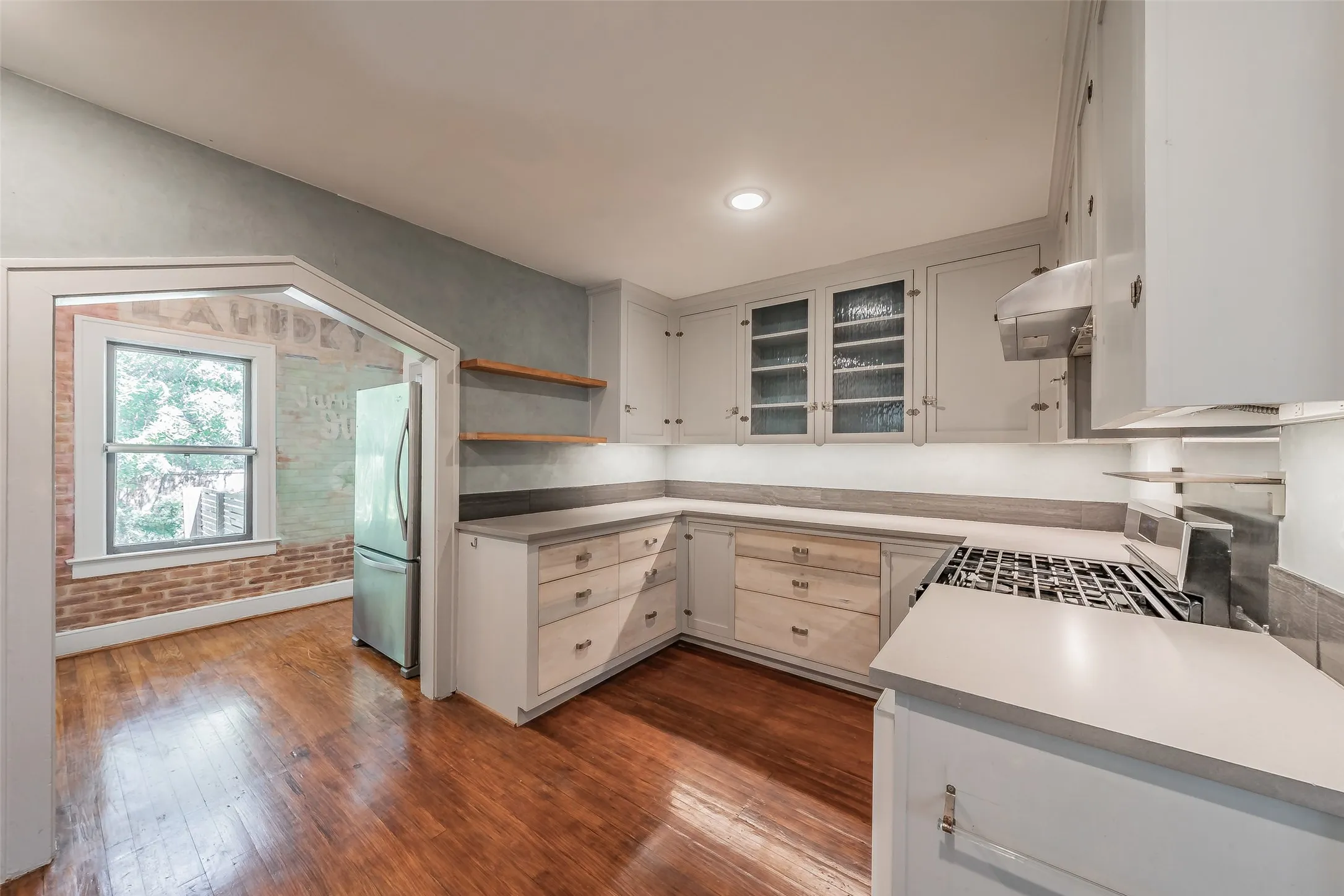 Single Family Residence For Sale in Dallas County , 1411 Rosemon Avenue, Carrollton, Texas 75006, 2 Bedroom, 1 Bathroom, Garage spaces, 1,180 Sqft, built in 1934, mls#21381577, Real Estate Agent in Carrollton, Homes For Sale in Dallas county, Homes For Sale in Carrollton, Realtor in Carrollton Texas, Real Estate Brokerage Independent Realty Texas, Luminita Cordes Realtor