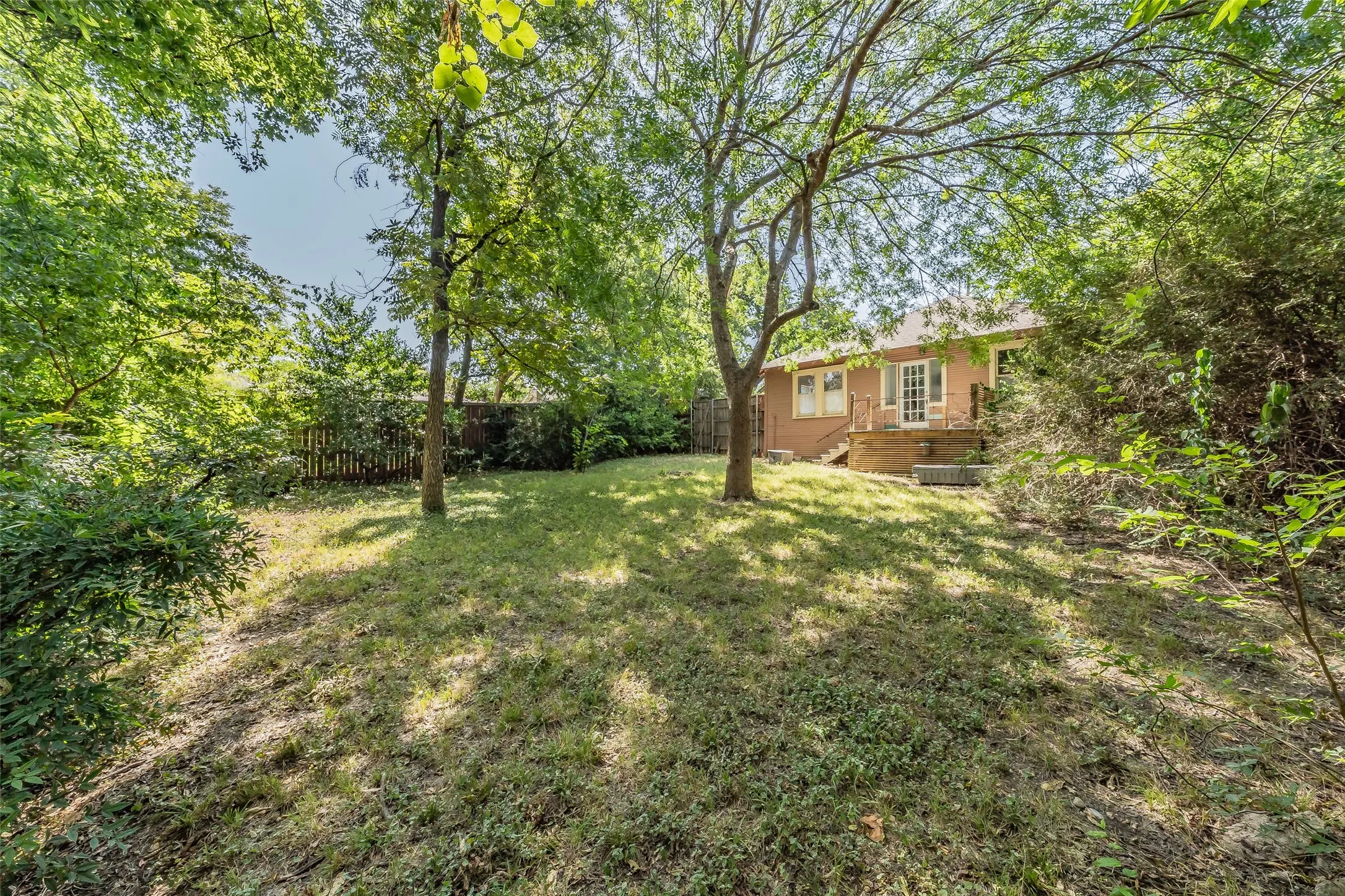 Single Family Residence For Sale in Dallas County , 1411 Rosemon Avenue, Carrollton, Texas 75006, 2 Bedroom, 1 Bathroom, Garage spaces, 1,180 Sqft, built in 1934, mls#21381577, Real Estate Agent in Carrollton, Homes For Sale in Dallas county, Homes For Sale in Carrollton, Realtor in Carrollton Texas, Real Estate Brokerage Independent Realty Texas, Luminita Cordes Realtor