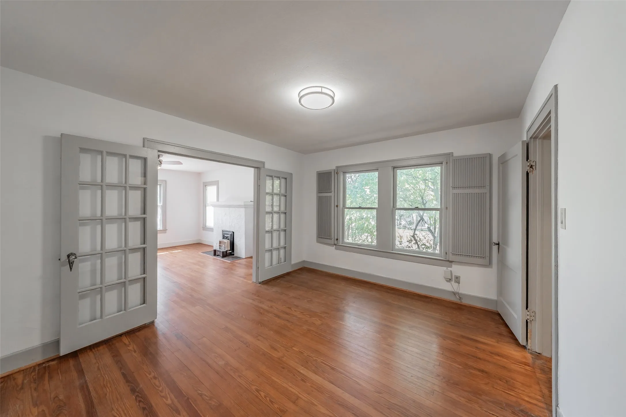 Single Family Residence For Sale in Dallas County , 1411 Rosemon Avenue, Carrollton, Texas 75006, 2 Bedroom, 1 Bathroom, Garage spaces, 1,180 Sqft, built in 1934, mls#21381577, Real Estate Agent in Carrollton, Homes For Sale in Dallas county, Homes For Sale in Carrollton, Realtor in Carrollton Texas, Real Estate Brokerage Independent Realty Texas, Luminita Cordes Realtor