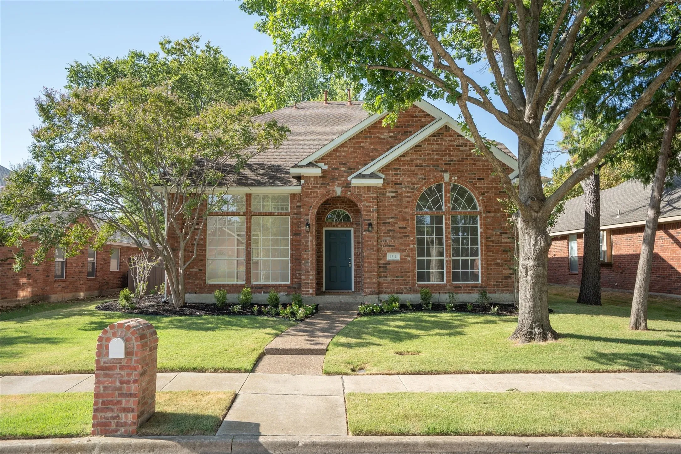 Single Family Residence For Sale in Denton County , 1312 Wentworth Drive, Lewisville, Texas 75067, 4 Bedroom, 4 Bathroom, 2 Garage spaces, 2,469 Sqft, built in 1994, mls#21357417, Real Estate Agent in Lewisville, Homes For Sale in Denton county, Homes For Sale in Lewisville, Realtor in Lewisville Texas, Real Estate Brokerage Independent Realty Texas, Luminita Cordes Realtor