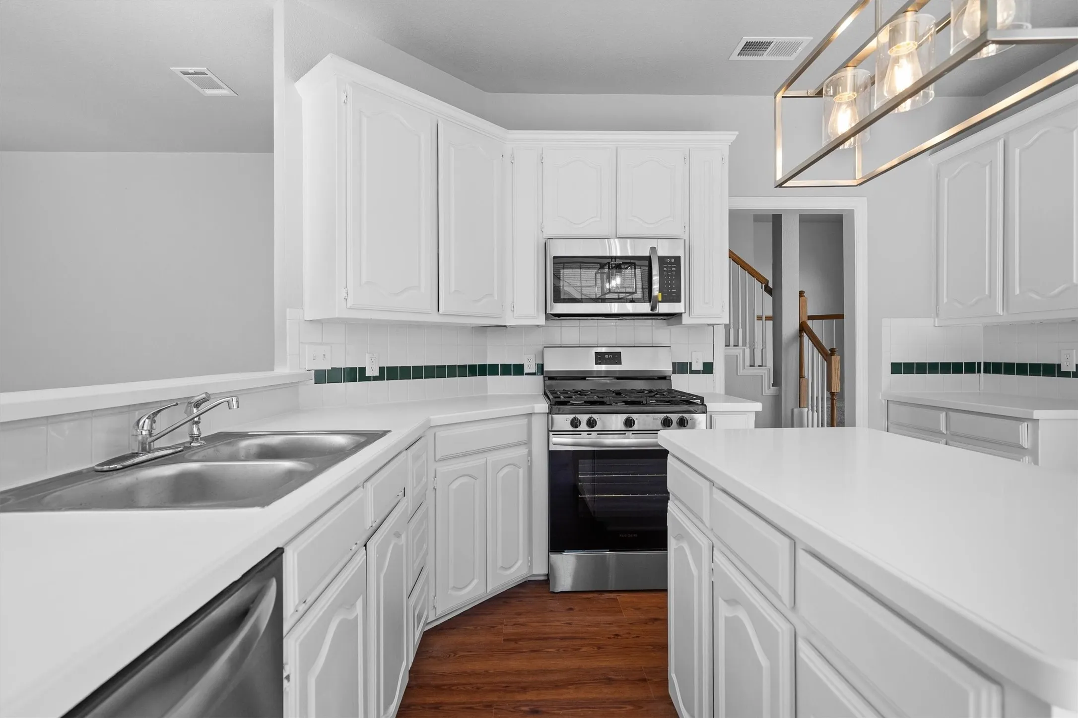 Single Family Residence For Sale in Denton County , 1312 Wentworth Drive, Lewisville, Texas 75067, 4 Bedroom, 4 Bathroom, 2 Garage spaces, 2,469 Sqft, built in 1994, mls#21357417, Real Estate Agent in Lewisville, Homes For Sale in Denton county, Homes For Sale in Lewisville, Realtor in Lewisville Texas, Real Estate Brokerage Independent Realty Texas, Luminita Cordes Realtor