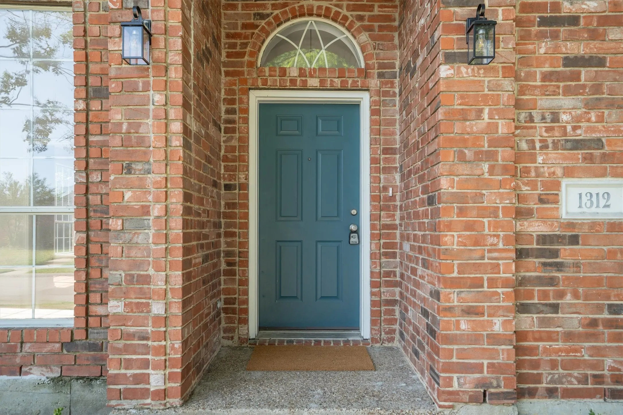 Single Family Residence For Sale in Denton County , 1312 Wentworth Drive, Lewisville, Texas 75067, 4 Bedroom, 4 Bathroom, 2 Garage spaces, 2,469 Sqft, built in 1994, mls#21357417, Real Estate Agent in Lewisville, Homes For Sale in Denton county, Homes For Sale in Lewisville, Realtor in Lewisville Texas, Real Estate Brokerage Independent Realty Texas, Luminita Cordes Realtor