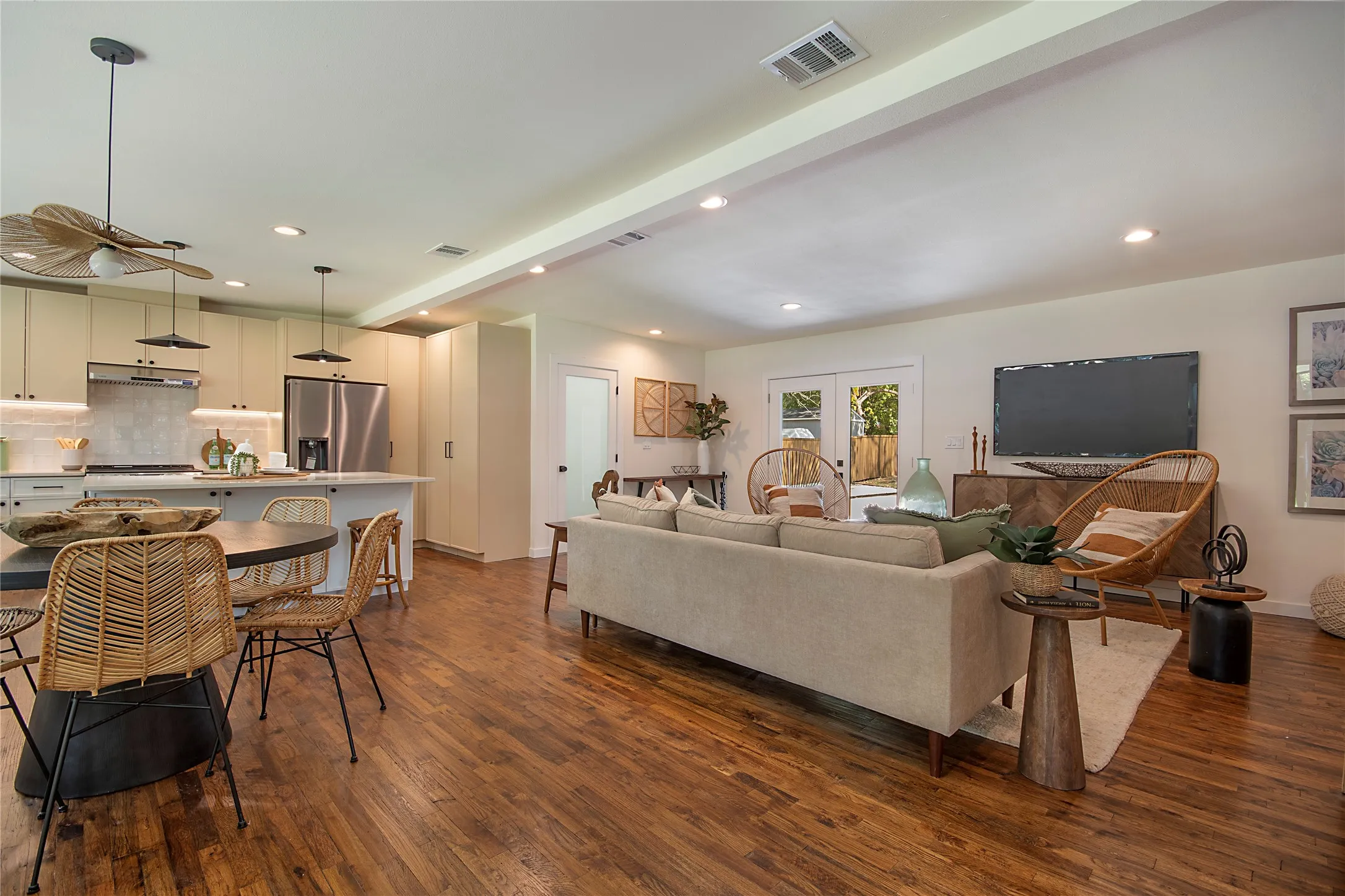 Single Family Residence For Sale in Dallas County , 2525 Springhill Drive, Dallas, Texas 75228, 3 Bedroom, 2 Bathroom, 2 Garage spaces, 1,772 Sqft, built in 1960, mls#21381567, Real Estate Agent in Dallas, Homes For Sale in Dallas county, Homes For Sale in Dallas, Realtor in Dallas Texas, Real Estate Brokerage Independent Realty Texas, Luminita Cordes Realtor
