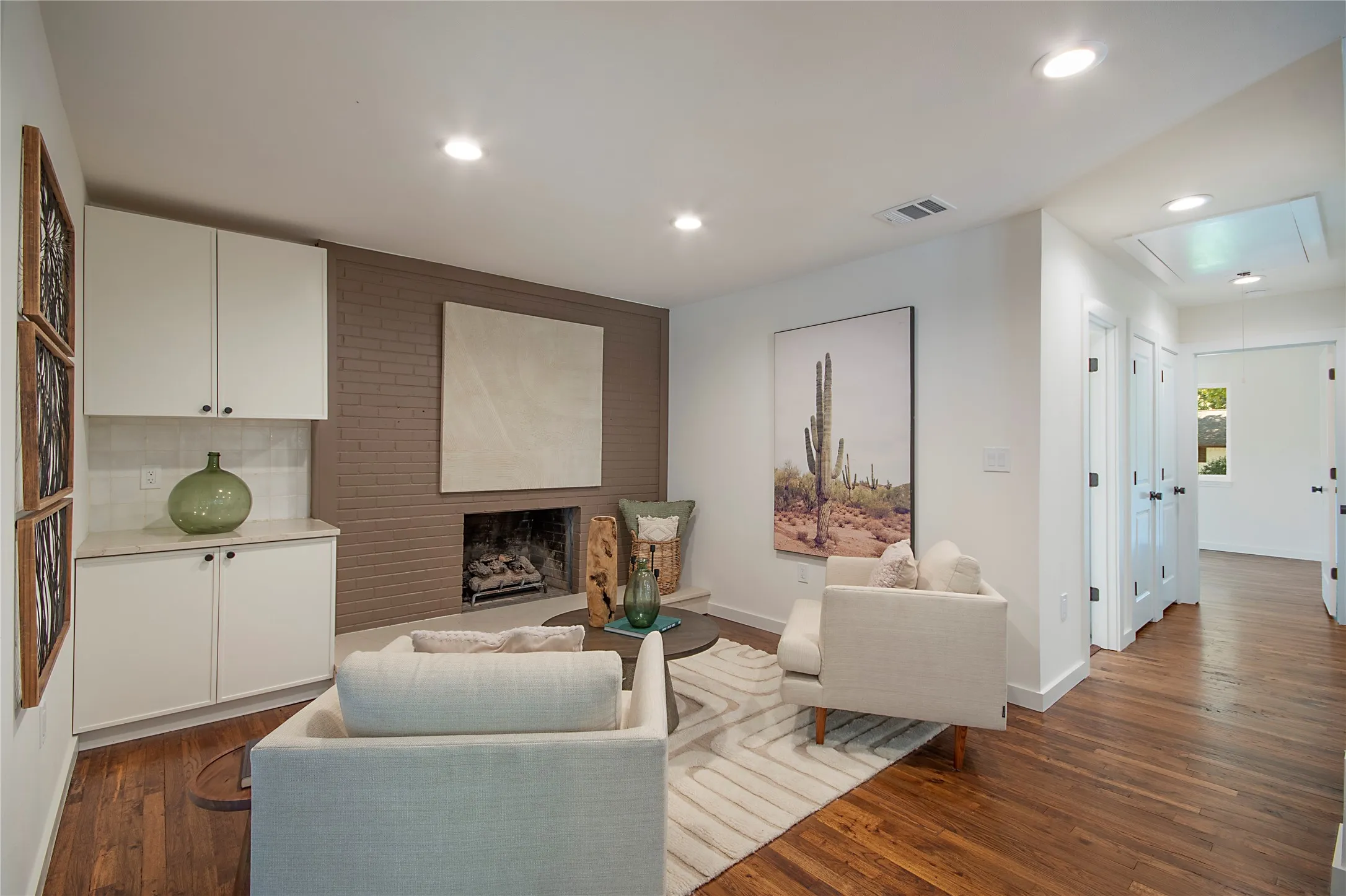 Single Family Residence For Sale in Dallas County , 2525 Springhill Drive, Dallas, Texas 75228, 3 Bedroom, 2 Bathroom, 2 Garage spaces, 1,772 Sqft, built in 1960, mls#21381567, Real Estate Agent in Dallas, Homes For Sale in Dallas county, Homes For Sale in Dallas, Realtor in Dallas Texas, Real Estate Brokerage Independent Realty Texas, Luminita Cordes Realtor