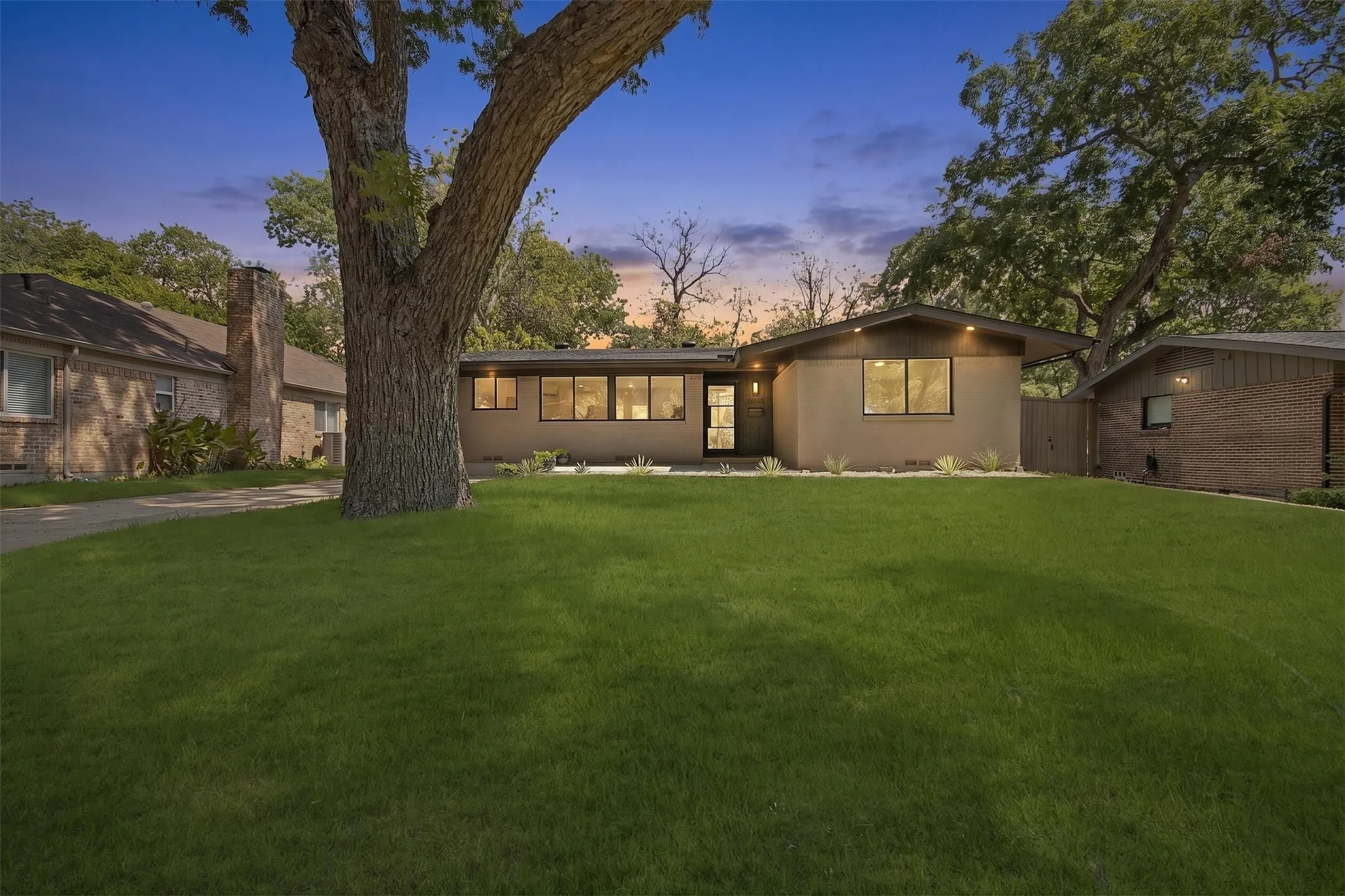 Single Family Residence For Sale in Dallas County , 2525 Springhill Drive, Dallas, Texas 75228, 3 Bedroom, 2 Bathroom, 2 Garage spaces, 1,772 Sqft, built in 1960, mls#21381567, Real Estate Agent in Dallas, Homes For Sale in Dallas county, Homes For Sale in Dallas, Realtor in Dallas Texas, Real Estate Brokerage Independent Realty Texas, Luminita Cordes Realtor