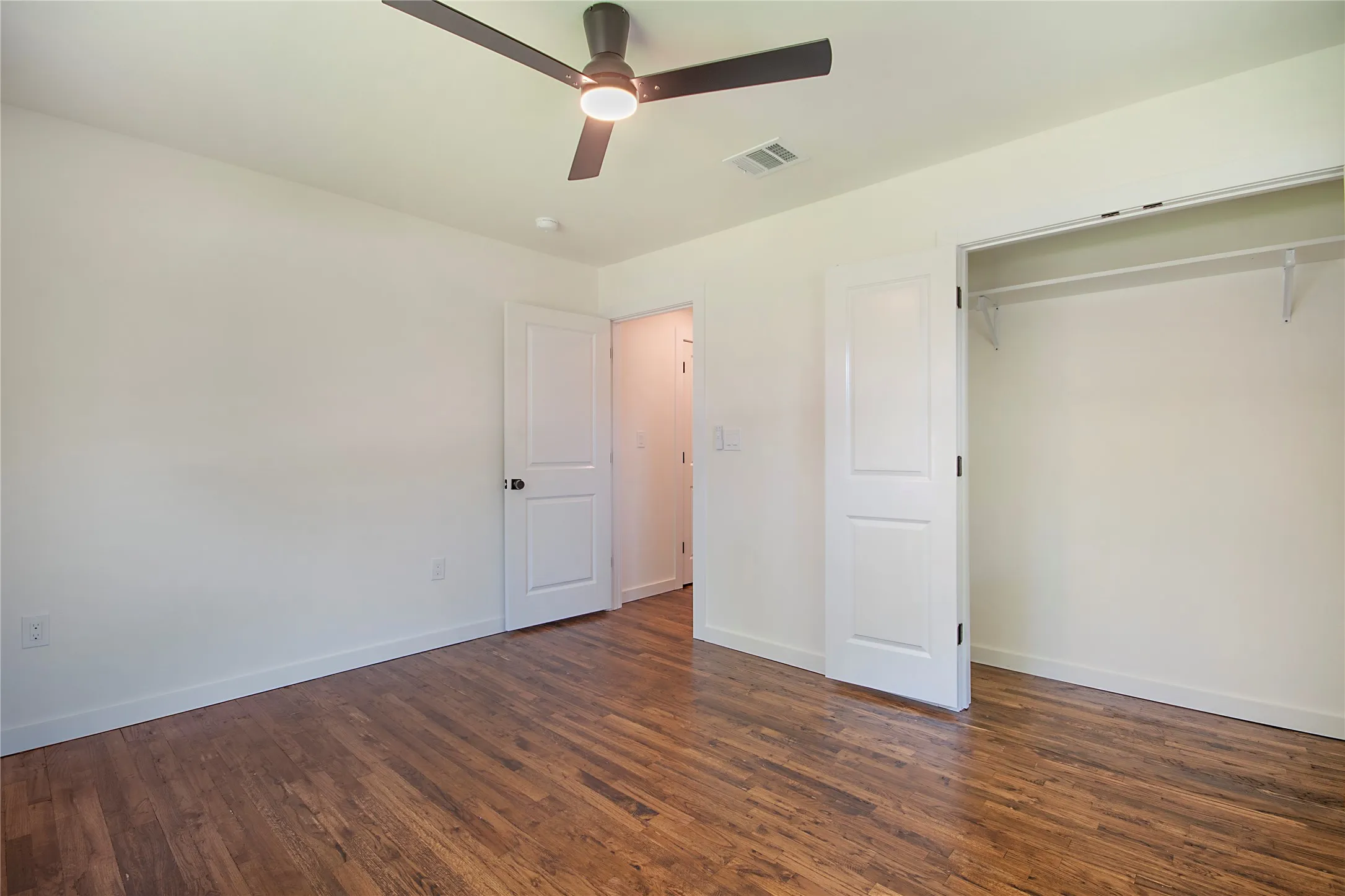 Single Family Residence For Sale in Dallas County , 2525 Springhill Drive, Dallas, Texas 75228, 3 Bedroom, 2 Bathroom, 2 Garage spaces, 1,772 Sqft, built in 1960, mls#21381567, Real Estate Agent in Dallas, Homes For Sale in Dallas county, Homes For Sale in Dallas, Realtor in Dallas Texas, Real Estate Brokerage Independent Realty Texas, Luminita Cordes Realtor