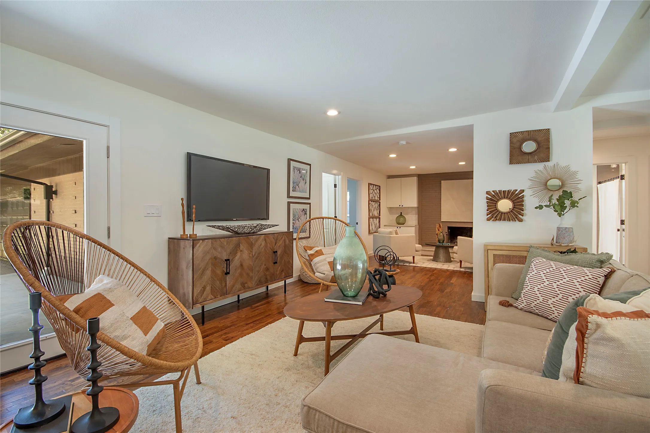 Single Family Residence For Sale in Dallas County , 2525 Springhill Drive, Dallas, Texas 75228, 3 Bedroom, 2 Bathroom, 2 Garage spaces, 1,772 Sqft, built in 1960, mls#21381567, Real Estate Agent in Dallas, Homes For Sale in Dallas county, Homes For Sale in Dallas, Realtor in Dallas Texas, Real Estate Brokerage Independent Realty Texas, Luminita Cordes Realtor