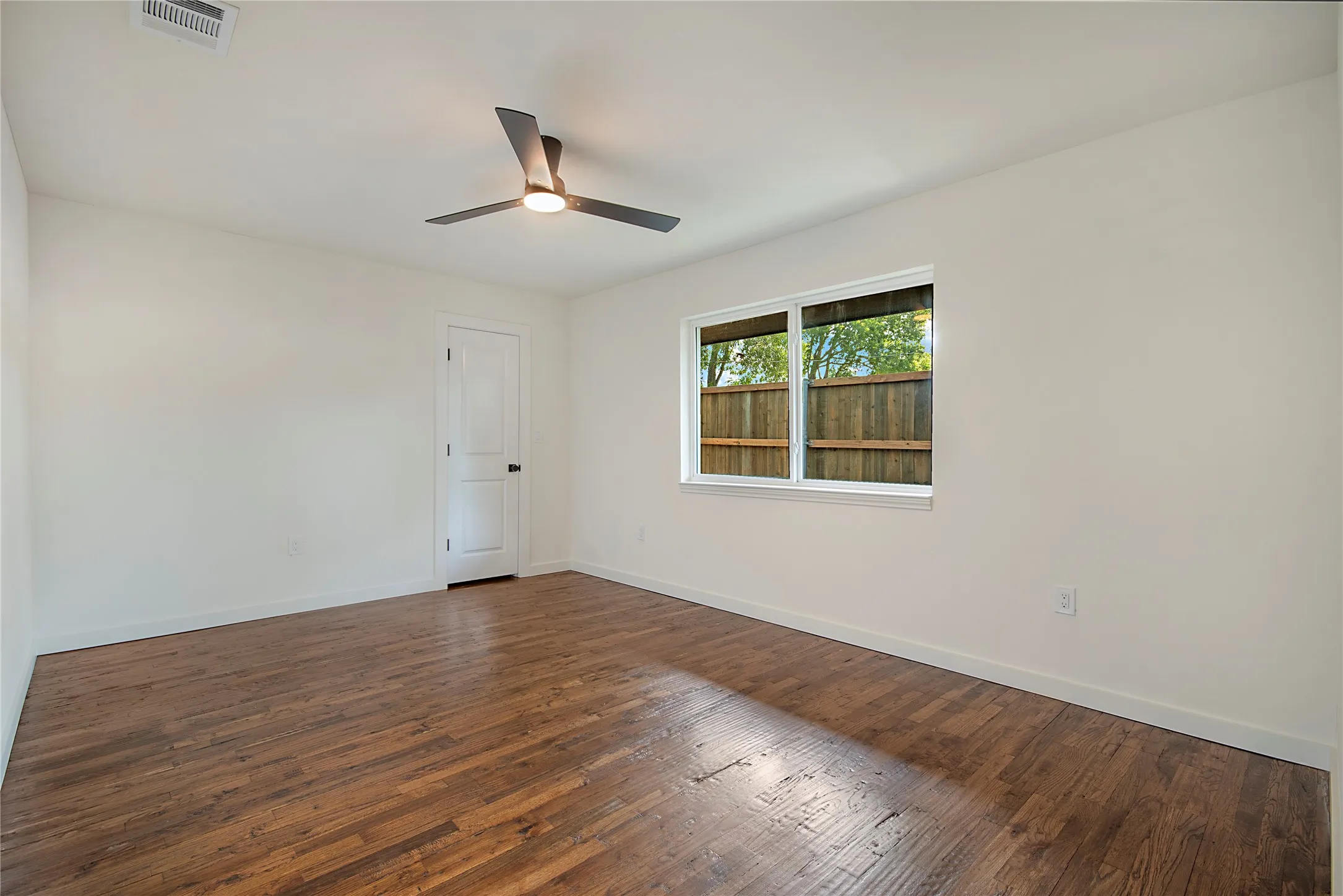 Single Family Residence For Sale in Dallas County , 2525 Springhill Drive, Dallas, Texas 75228, 3 Bedroom, 2 Bathroom, 2 Garage spaces, 1,772 Sqft, built in 1960, mls#21381567, Real Estate Agent in Dallas, Homes For Sale in Dallas county, Homes For Sale in Dallas, Realtor in Dallas Texas, Real Estate Brokerage Independent Realty Texas, Luminita Cordes Realtor