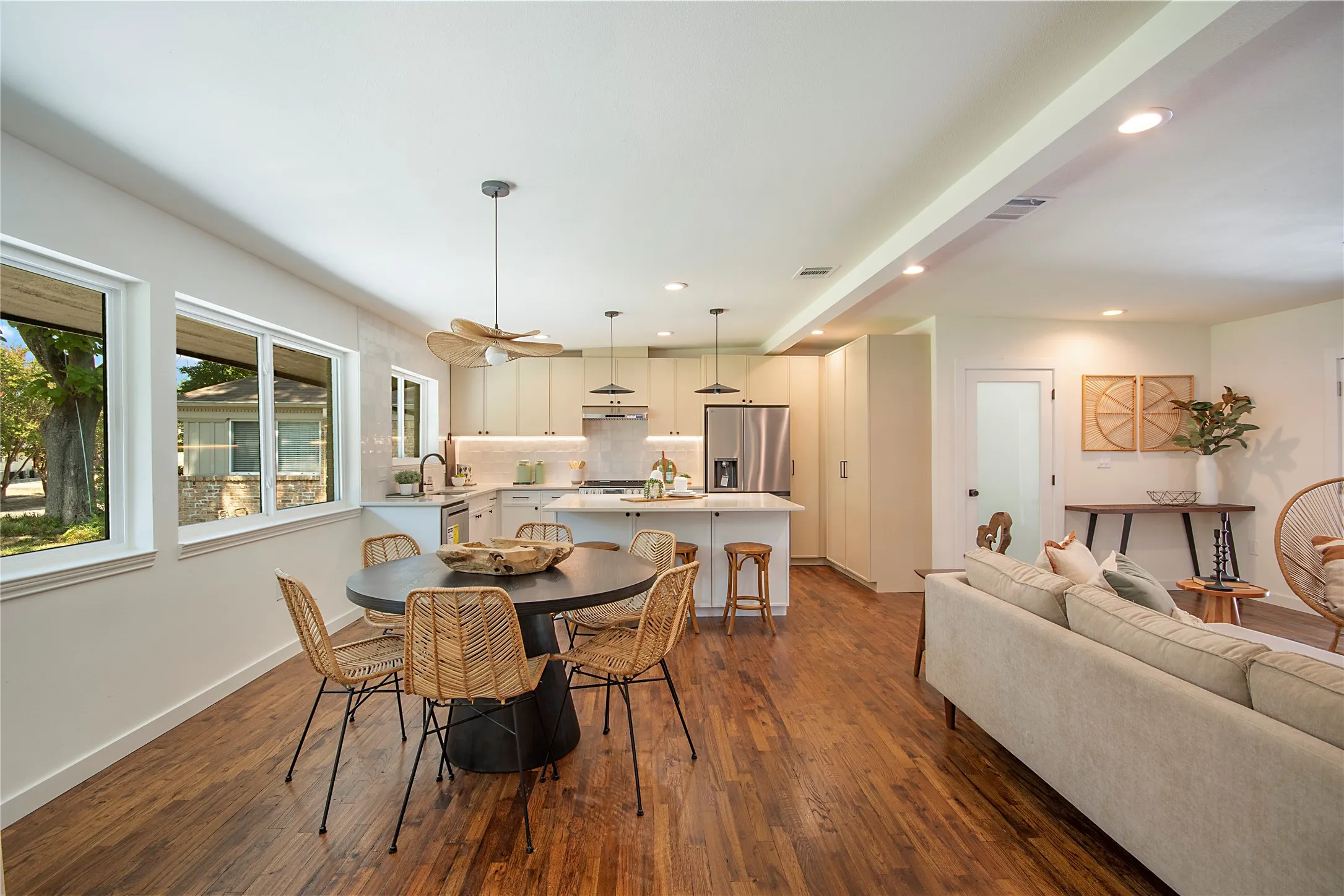 Single Family Residence For Sale in Dallas County , 2525 Springhill Drive, Dallas, Texas 75228, 3 Bedroom, 2 Bathroom, 2 Garage spaces, 1,772 Sqft, built in 1960, mls#21381567, Real Estate Agent in Dallas, Homes For Sale in Dallas county, Homes For Sale in Dallas, Realtor in Dallas Texas, Real Estate Brokerage Independent Realty Texas, Luminita Cordes Realtor