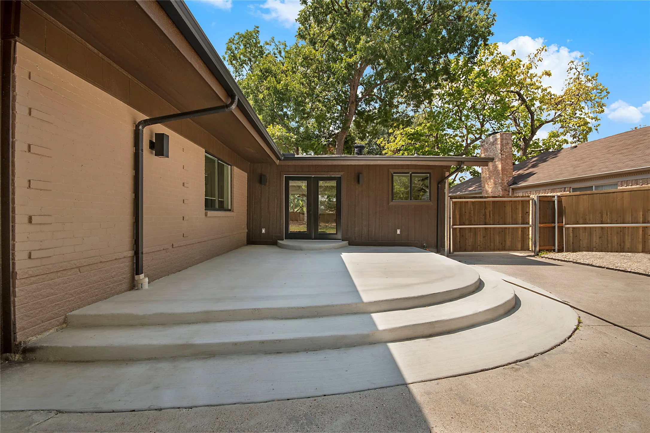 Single Family Residence For Sale in Dallas County , 2525 Springhill Drive, Dallas, Texas 75228, 3 Bedroom, 2 Bathroom, 2 Garage spaces, 1,772 Sqft, built in 1960, mls#21381567, Real Estate Agent in Dallas, Homes For Sale in Dallas county, Homes For Sale in Dallas, Realtor in Dallas Texas, Real Estate Brokerage Independent Realty Texas, Luminita Cordes Realtor