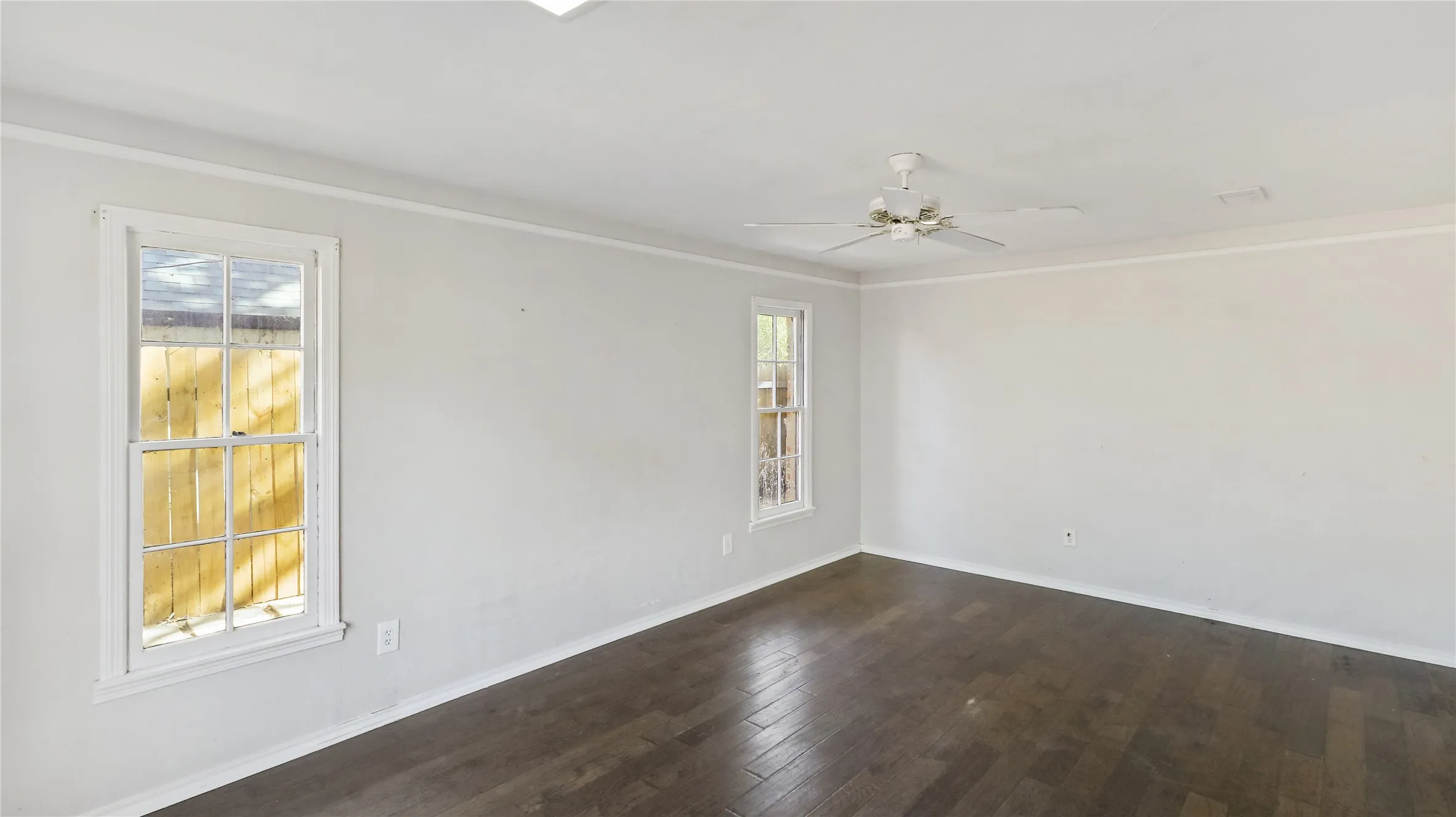 Single Family Residence For Sale in Tarrant County , 813 Chaparral Court, Bedford, Texas 76022, 4 Bedroom, 3 Bathroom, Garage spaces, 2,809 Sqft, built in 1971, mls#21382807, Real Estate Agent in Bedford, Homes For Sale in Tarrant county, Homes For Sale in Bedford, Realtor in Bedford Texas, Real Estate Brokerage Independent Realty Texas, Luminita Cordes Realtor