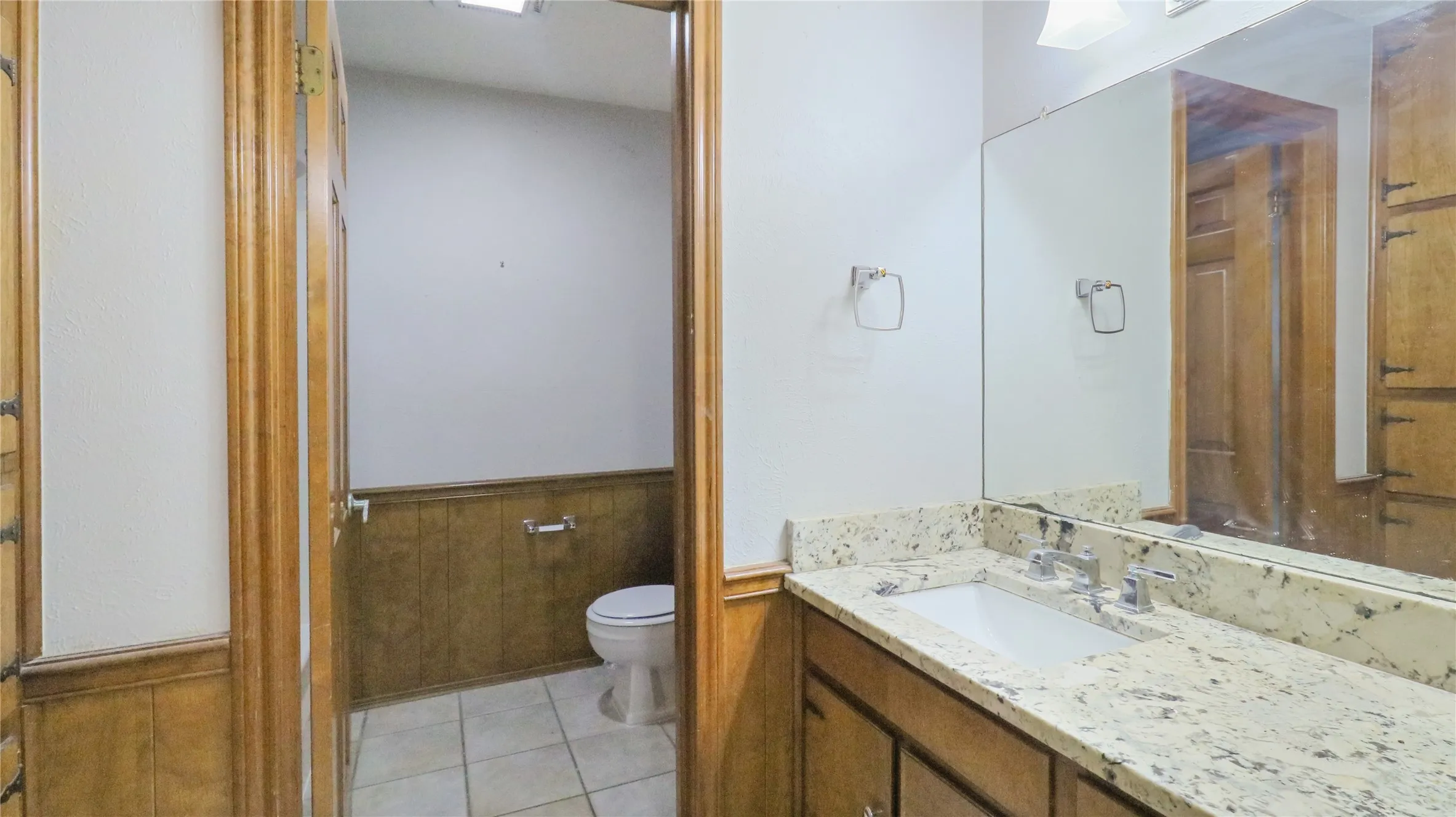 Single Family Residence For Sale in Tarrant County , 813 Chaparral Court, Bedford, Texas 76022, 4 Bedroom, 3 Bathroom, Garage spaces, 2,809 Sqft, built in 1971, mls#21382807, Real Estate Agent in Bedford, Homes For Sale in Tarrant county, Homes For Sale in Bedford, Realtor in Bedford Texas, Real Estate Brokerage Independent Realty Texas, Luminita Cordes Realtor