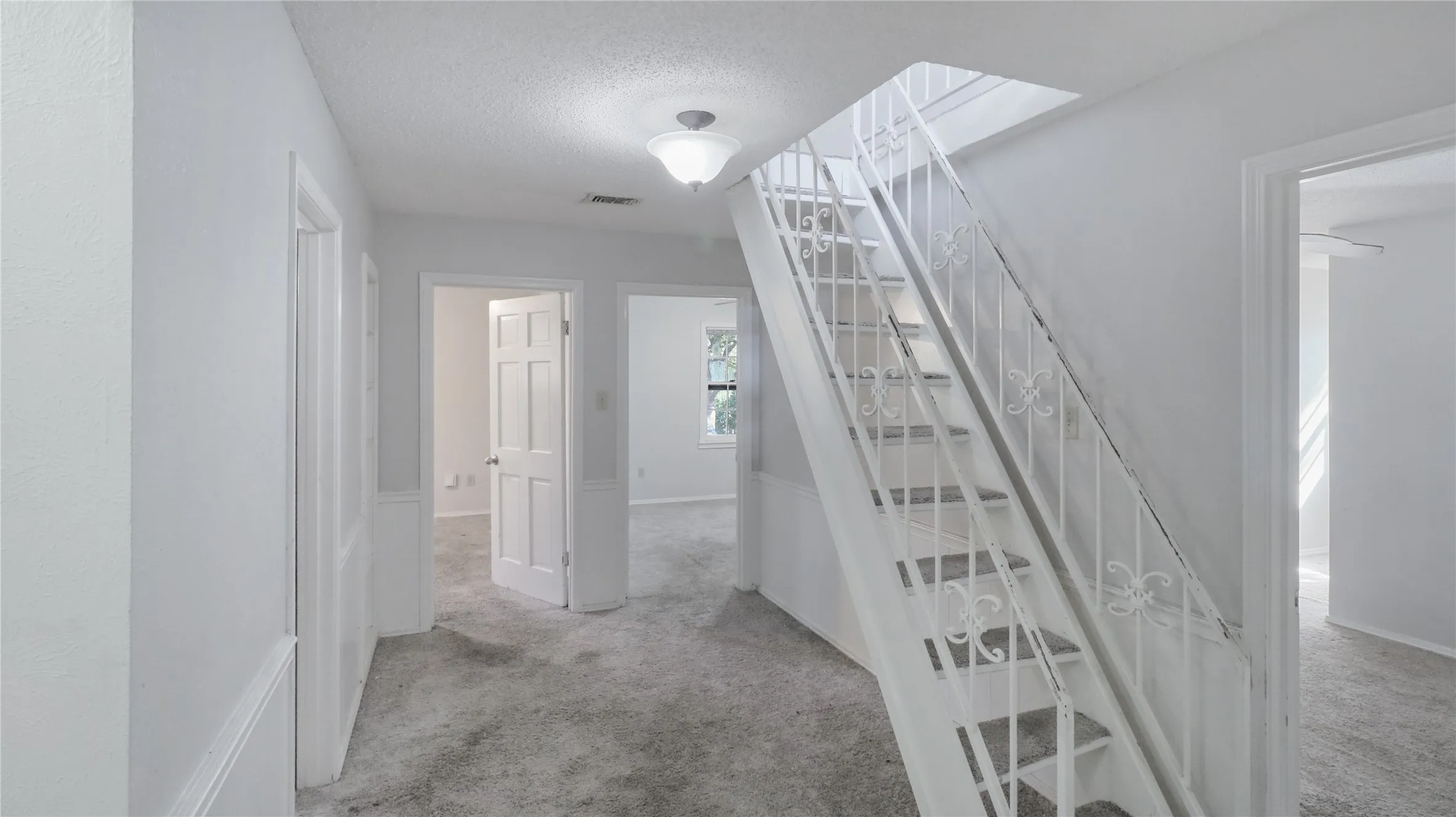 Single Family Residence For Sale in Tarrant County , 813 Chaparral Court, Bedford, Texas 76022, 4 Bedroom, 3 Bathroom, Garage spaces, 2,809 Sqft, built in 1971, mls#21382807, Real Estate Agent in Bedford, Homes For Sale in Tarrant county, Homes For Sale in Bedford, Realtor in Bedford Texas, Real Estate Brokerage Independent Realty Texas, Luminita Cordes Realtor