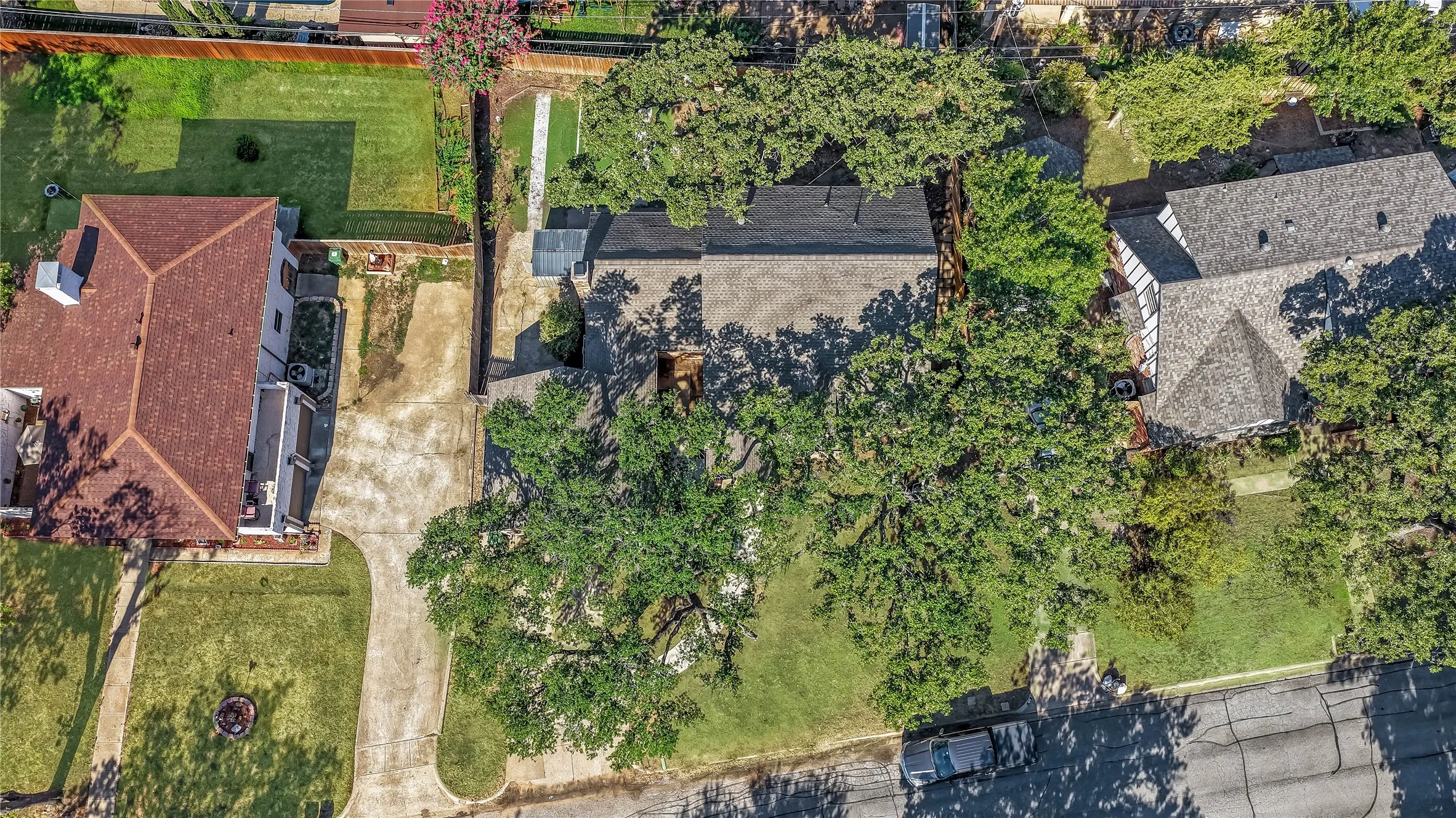 Single Family Residence For Sale in Tarrant County , 813 Chaparral Court, Bedford, Texas 76022, 4 Bedroom, 3 Bathroom, Garage spaces, 2,809 Sqft, built in 1971, mls#21382807, Real Estate Agent in Bedford, Homes For Sale in Tarrant county, Homes For Sale in Bedford, Realtor in Bedford Texas, Real Estate Brokerage Independent Realty Texas, Luminita Cordes Realtor