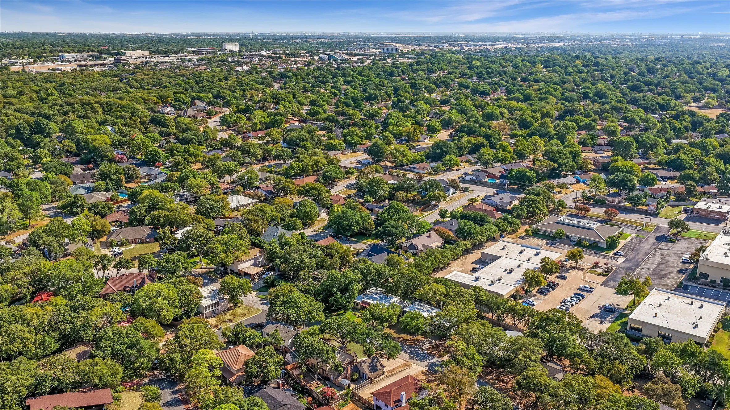 Single Family Residence For Sale in Tarrant County , 813 Chaparral Court, Bedford, Texas 76022, 4 Bedroom, 3 Bathroom, Garage spaces, 2,809 Sqft, built in 1971, mls#21382807, Real Estate Agent in Bedford, Homes For Sale in Tarrant county, Homes For Sale in Bedford, Realtor in Bedford Texas, Real Estate Brokerage Independent Realty Texas, Luminita Cordes Realtor