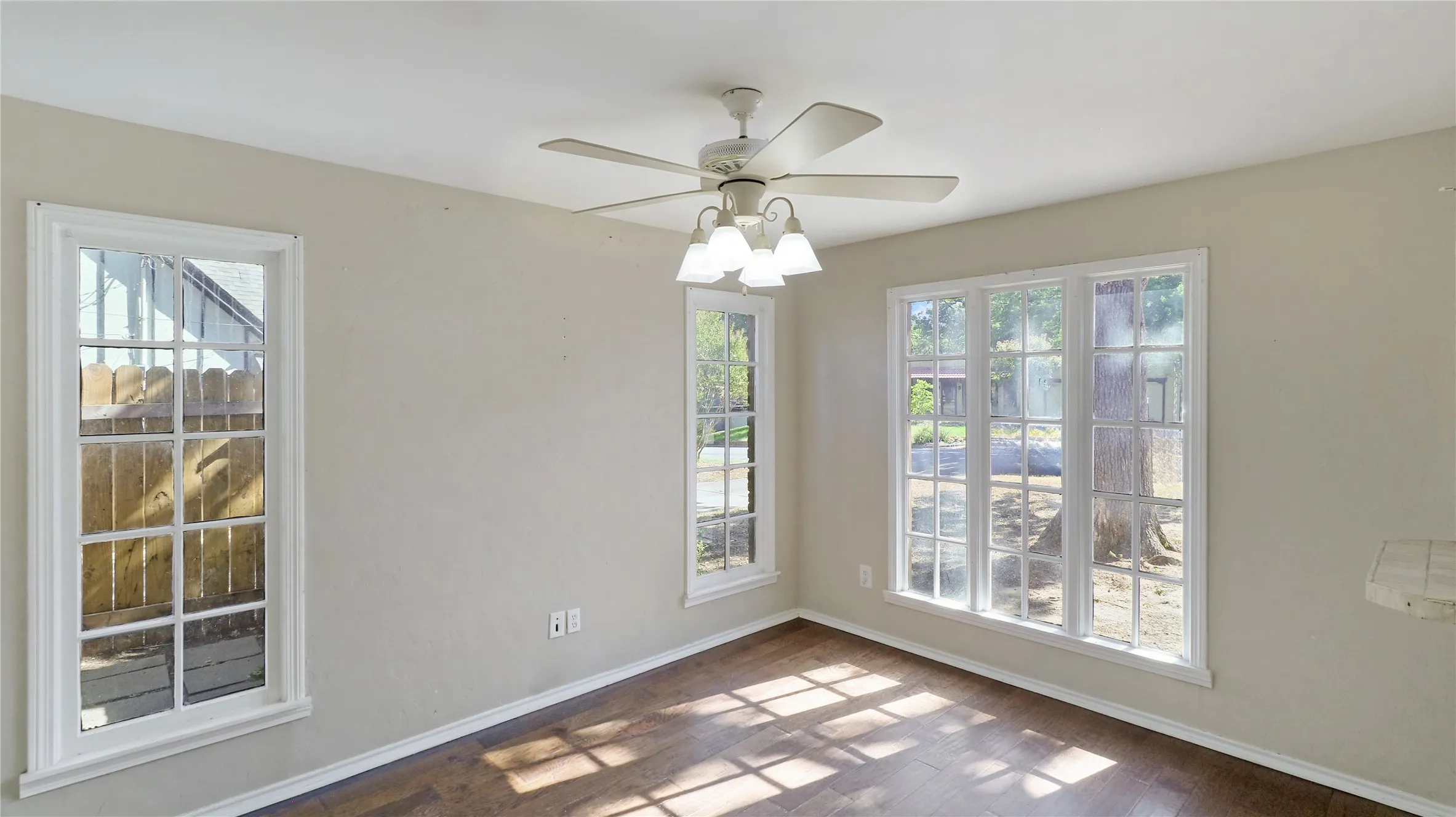 Single Family Residence For Sale in Tarrant County , 813 Chaparral Court, Bedford, Texas 76022, 4 Bedroom, 3 Bathroom, Garage spaces, 2,809 Sqft, built in 1971, mls#21382807, Real Estate Agent in Bedford, Homes For Sale in Tarrant county, Homes For Sale in Bedford, Realtor in Bedford Texas, Real Estate Brokerage Independent Realty Texas, Luminita Cordes Realtor
