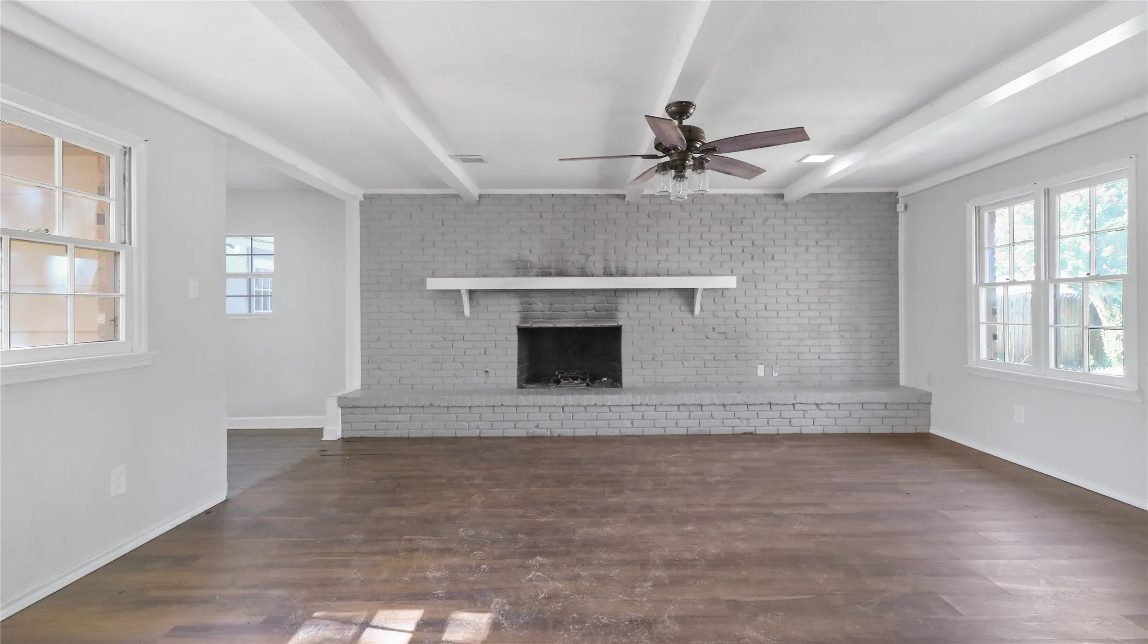 Single Family Residence For Sale in Tarrant County , 813 Chaparral Court, Bedford, Texas 76022, 4 Bedroom, 3 Bathroom, Garage spaces, 2,809 Sqft, built in 1971, mls#21382807, Real Estate Agent in Bedford, Homes For Sale in Tarrant county, Homes For Sale in Bedford, Realtor in Bedford Texas, Real Estate Brokerage Independent Realty Texas, Luminita Cordes Realtor