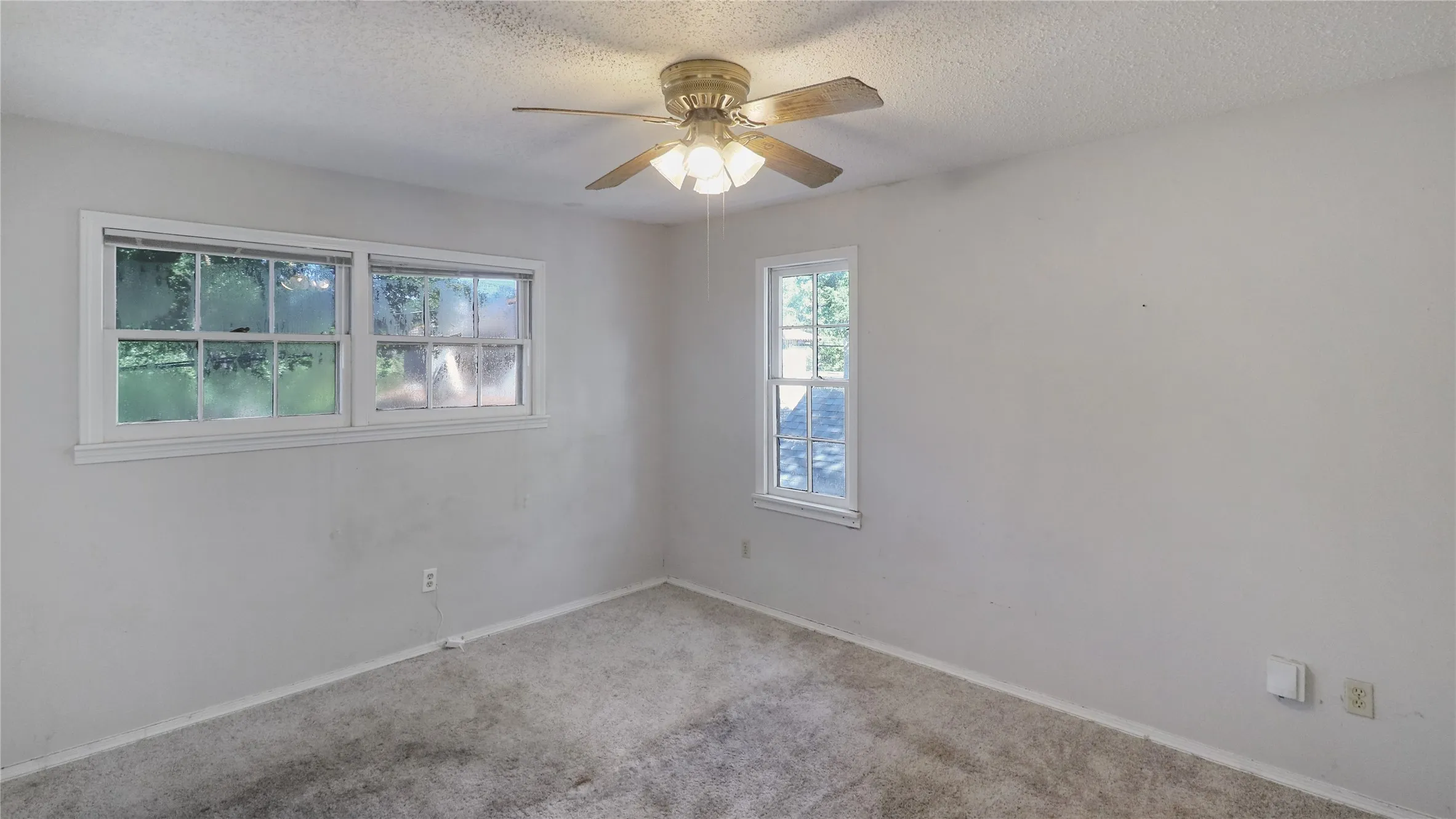 Single Family Residence For Sale in Tarrant County , 813 Chaparral Court, Bedford, Texas 76022, 4 Bedroom, 3 Bathroom, Garage spaces, 2,809 Sqft, built in 1971, mls#21382807, Real Estate Agent in Bedford, Homes For Sale in Tarrant county, Homes For Sale in Bedford, Realtor in Bedford Texas, Real Estate Brokerage Independent Realty Texas, Luminita Cordes Realtor