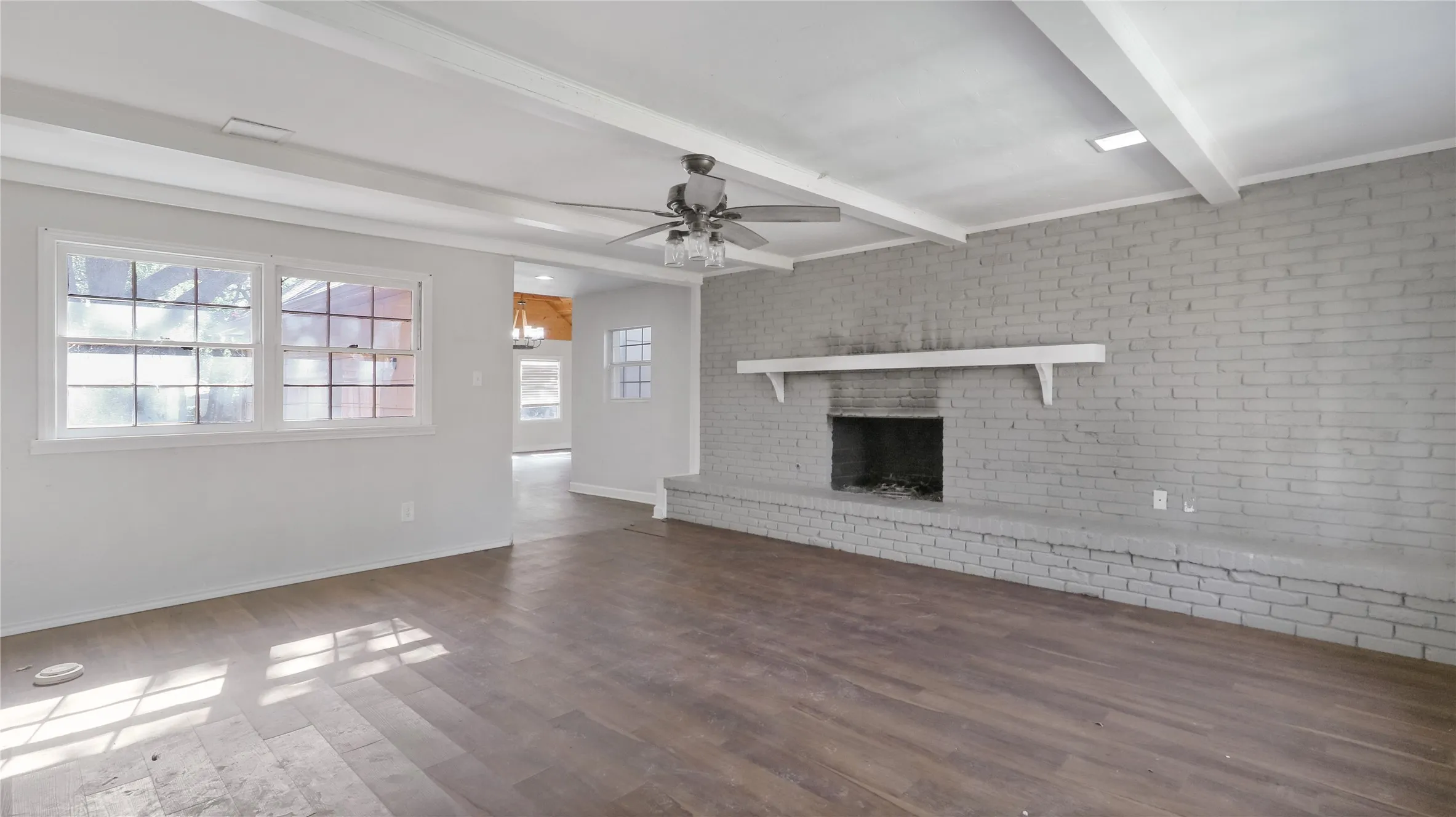 Single Family Residence For Sale in Tarrant County , 813 Chaparral Court, Bedford, Texas 76022, 4 Bedroom, 3 Bathroom, Garage spaces, 2,809 Sqft, built in 1971, mls#21382807, Real Estate Agent in Bedford, Homes For Sale in Tarrant county, Homes For Sale in Bedford, Realtor in Bedford Texas, Real Estate Brokerage Independent Realty Texas, Luminita Cordes Realtor