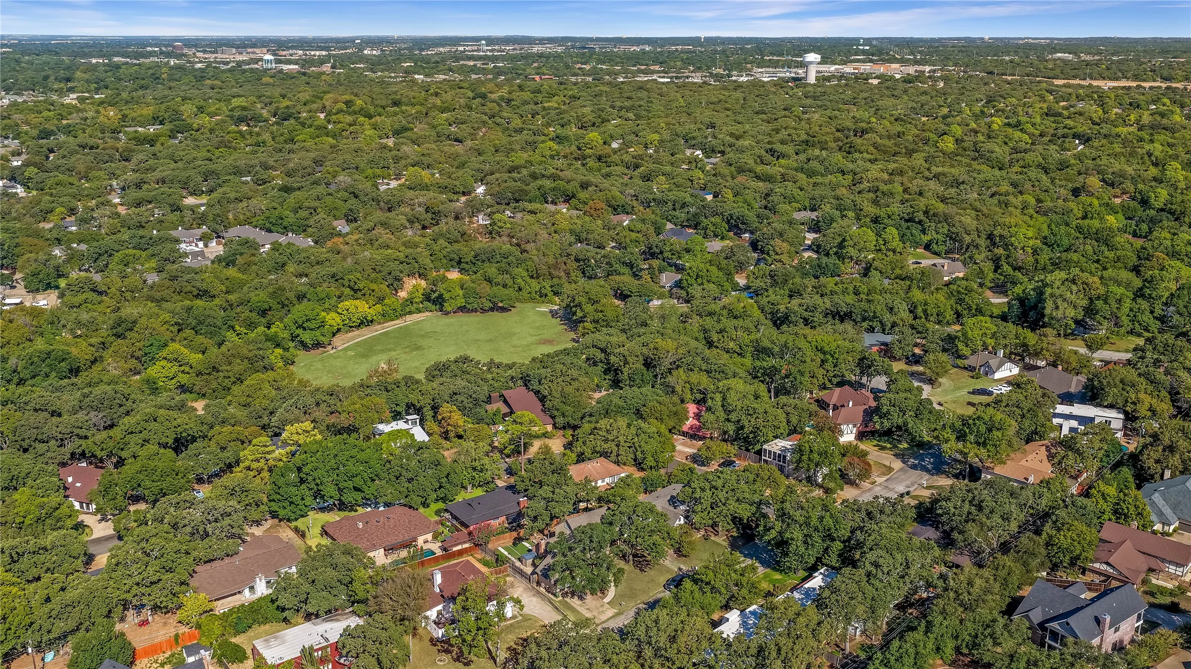 Single Family Residence For Sale in Tarrant County , 813 Chaparral Court, Bedford, Texas 76022, 4 Bedroom, 3 Bathroom, Garage spaces, 2,809 Sqft, built in 1971, mls#21382807, Real Estate Agent in Bedford, Homes For Sale in Tarrant county, Homes For Sale in Bedford, Realtor in Bedford Texas, Real Estate Brokerage Independent Realty Texas, Luminita Cordes Realtor