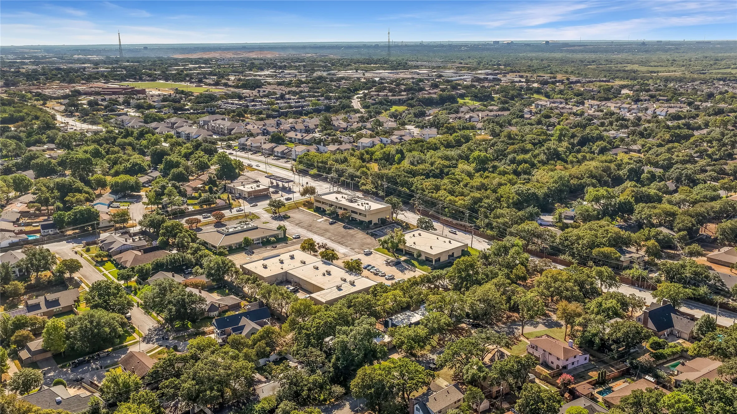 Single Family Residence For Sale in Tarrant County , 813 Chaparral Court, Bedford, Texas 76022, 4 Bedroom, 3 Bathroom, Garage spaces, 2,809 Sqft, built in 1971, mls#21382807, Real Estate Agent in Bedford, Homes For Sale in Tarrant county, Homes For Sale in Bedford, Realtor in Bedford Texas, Real Estate Brokerage Independent Realty Texas, Luminita Cordes Realtor