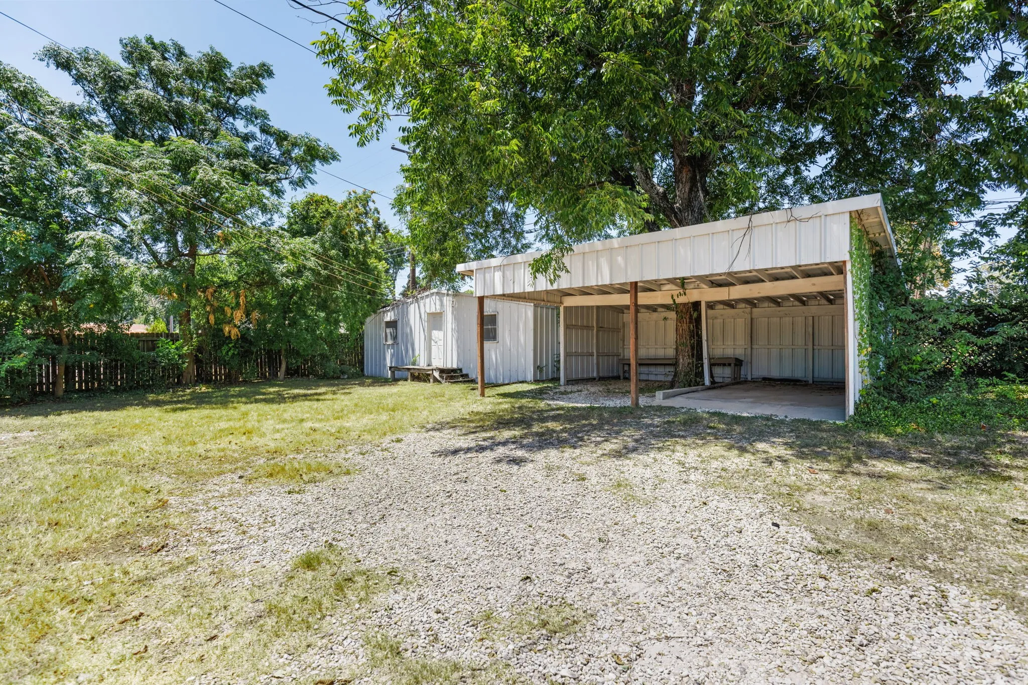 Single Family Residence For Sale in Mc Lennan County , 2419 Washington Avenue, Waco, Texas 76701, 2 Bedroom, 2 Bathroom, Garage spaces, 1,476 Sqft, built in 1927, mls#21376081, Real Estate Agent in Waco, Homes For Sale in Mc Lennan county, Homes For Sale in Waco, Realtor in Waco Texas, Real Estate Brokerage Independent Realty Texas, Luminita Cordes Realtor