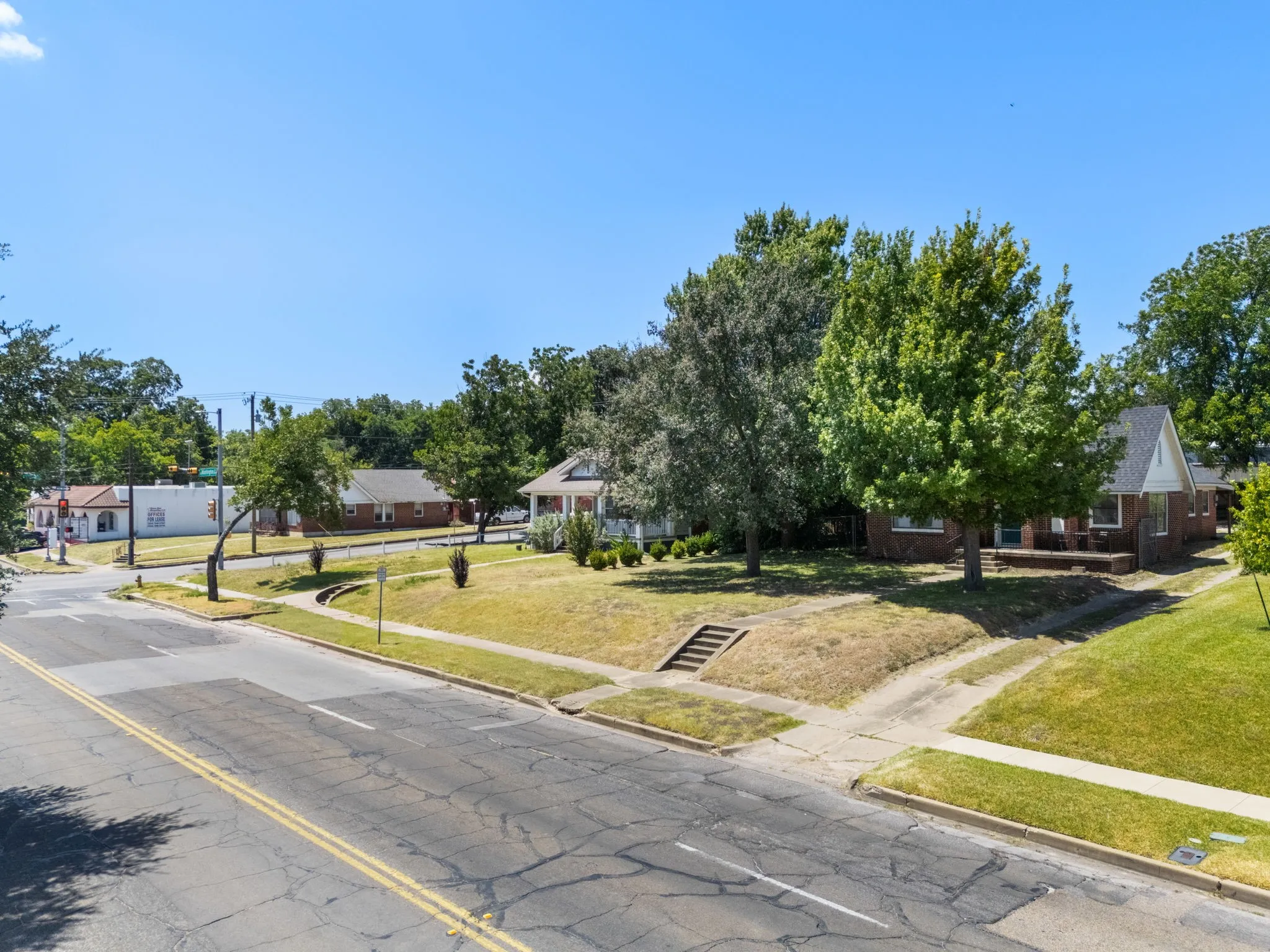 Single Family Residence For Sale in Mc Lennan County , 2419 Washington Avenue, Waco, Texas 76701, 2 Bedroom, 2 Bathroom, Garage spaces, 1,476 Sqft, built in 1927, mls#21376081, Real Estate Agent in Waco, Homes For Sale in Mc Lennan county, Homes For Sale in Waco, Realtor in Waco Texas, Real Estate Brokerage Independent Realty Texas, Luminita Cordes Realtor
