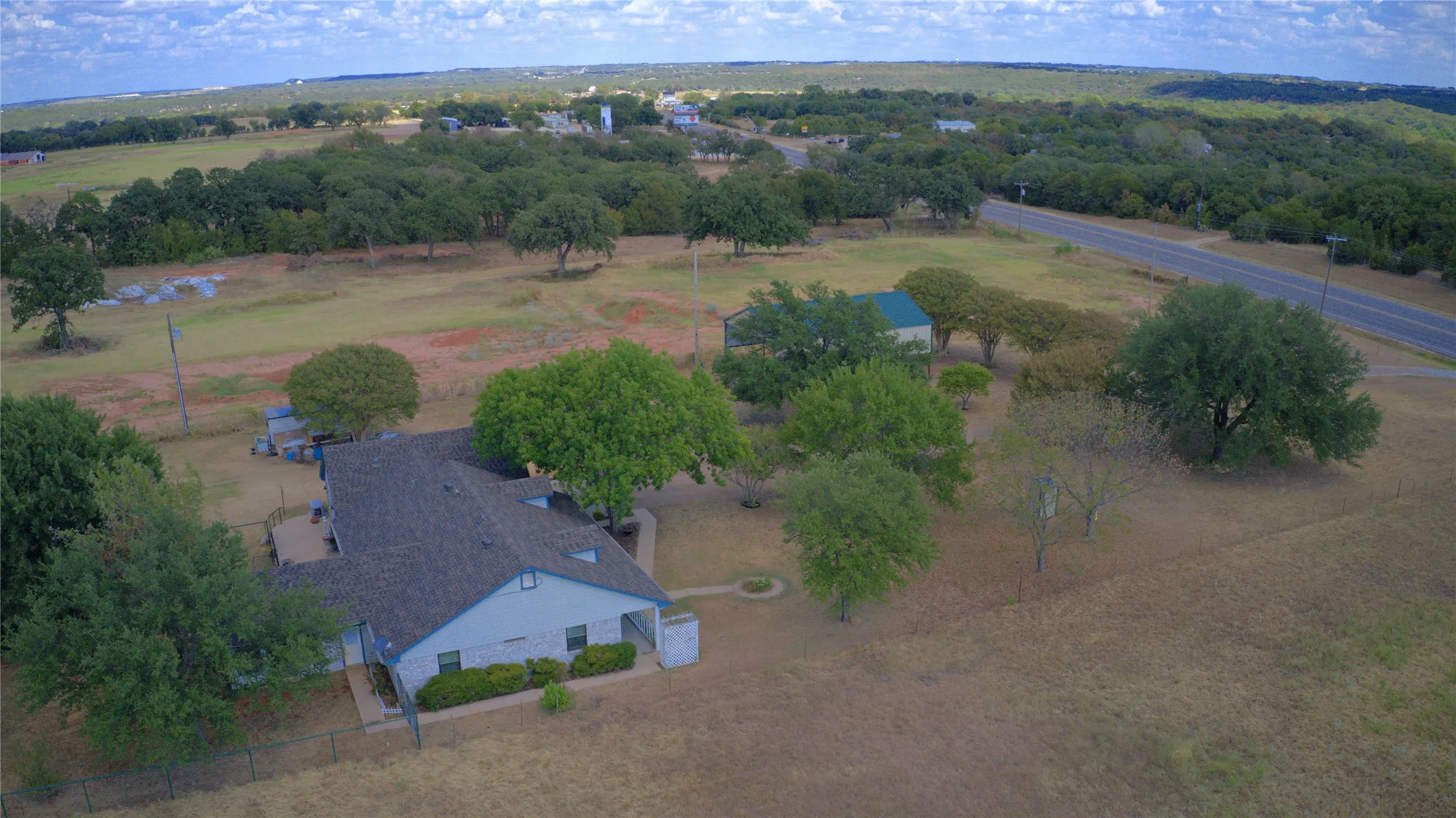 Single Family Residence For Sale in Somervell County , 4247 E Highway 67, Rainbow, Texas 76077, 3 Bedroom, 2 Bathroom, 2 Garage spaces, 2,216 Sqft, built in 1993, mls#21378351, Real Estate Agent in Rainbow, Homes For Sale in Somervell county, Homes For Sale in Rainbow, Realtor in Rainbow Texas, Real Estate Brokerage Independent Realty Texas, Luminita Cordes Realtor