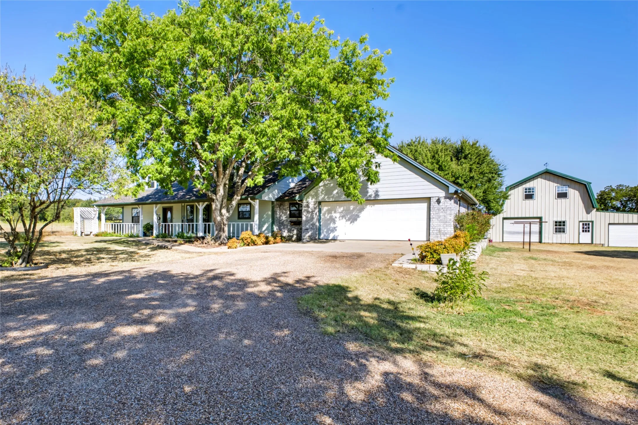 Single Family Residence For Sale in Somervell County , 4247 E Highway 67, Rainbow, Texas 76077, 3 Bedroom, 2 Bathroom, 2 Garage spaces, 2,216 Sqft, built in 1993, mls#21378351, Real Estate Agent in Rainbow, Homes For Sale in Somervell county, Homes For Sale in Rainbow, Realtor in Rainbow Texas, Real Estate Brokerage Independent Realty Texas, Luminita Cordes Realtor