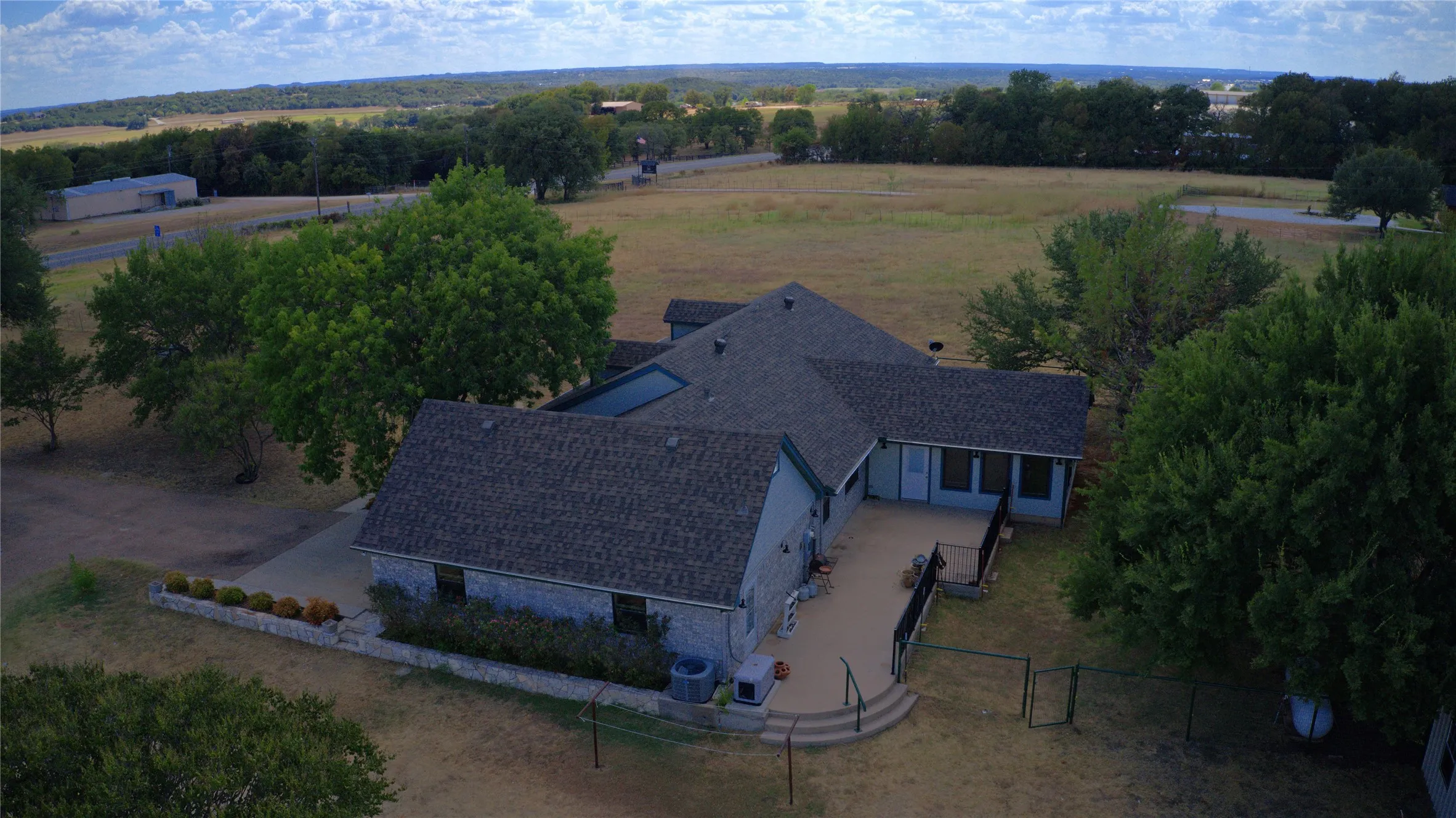 Single Family Residence For Sale in Somervell County , 4247 E Highway 67, Rainbow, Texas 76077, 3 Bedroom, 2 Bathroom, 2 Garage spaces, 2,216 Sqft, built in 1993, mls#21378351, Real Estate Agent in Rainbow, Homes For Sale in Somervell county, Homes For Sale in Rainbow, Realtor in Rainbow Texas, Real Estate Brokerage Independent Realty Texas, Luminita Cordes Realtor