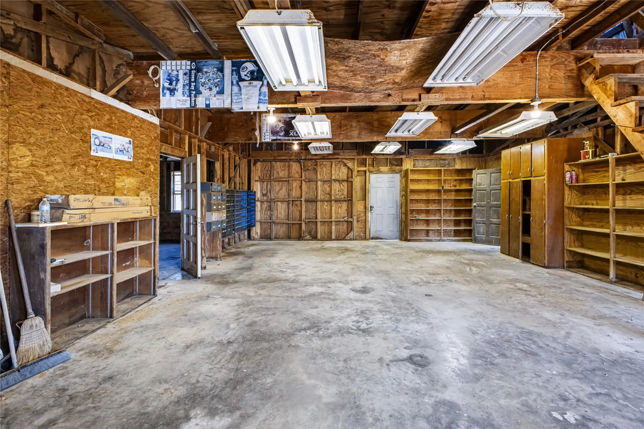 Workshop... or make into living quarters!